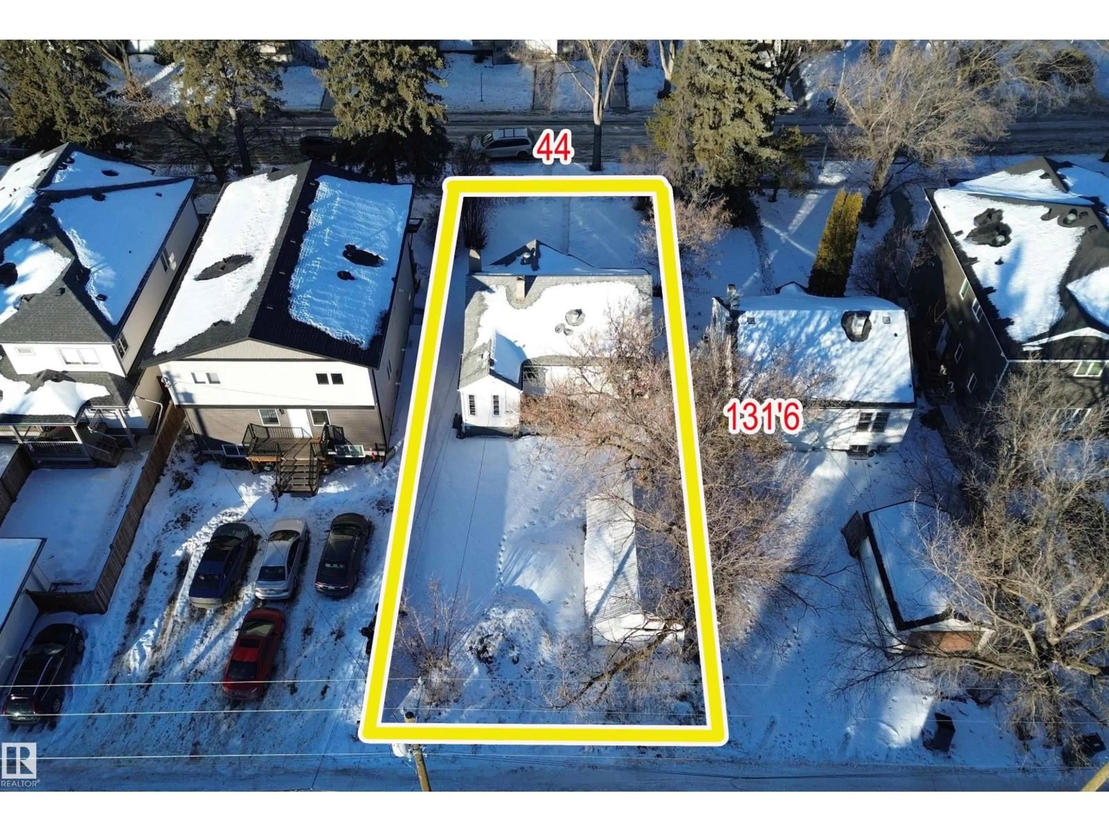 A pic from outside/outdoor area/front of a property/back of a property/a pic from drone, street for 11439 80 AV, Edmonton Alberta T6G0R6