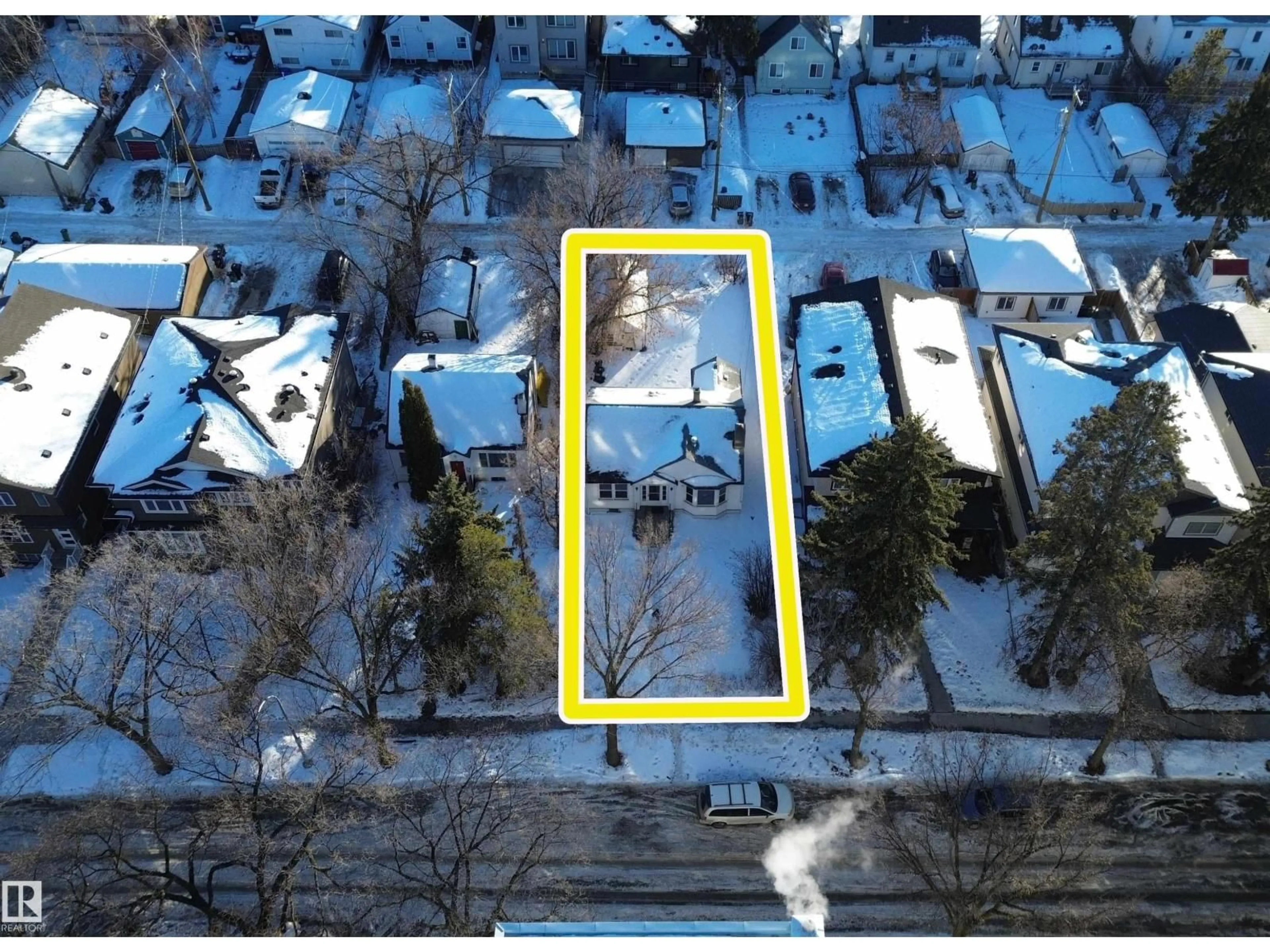 A pic from outside/outdoor area/front of a property/back of a property/a pic from drone, street for 11439 80 AV, Edmonton Alberta T6G0R6