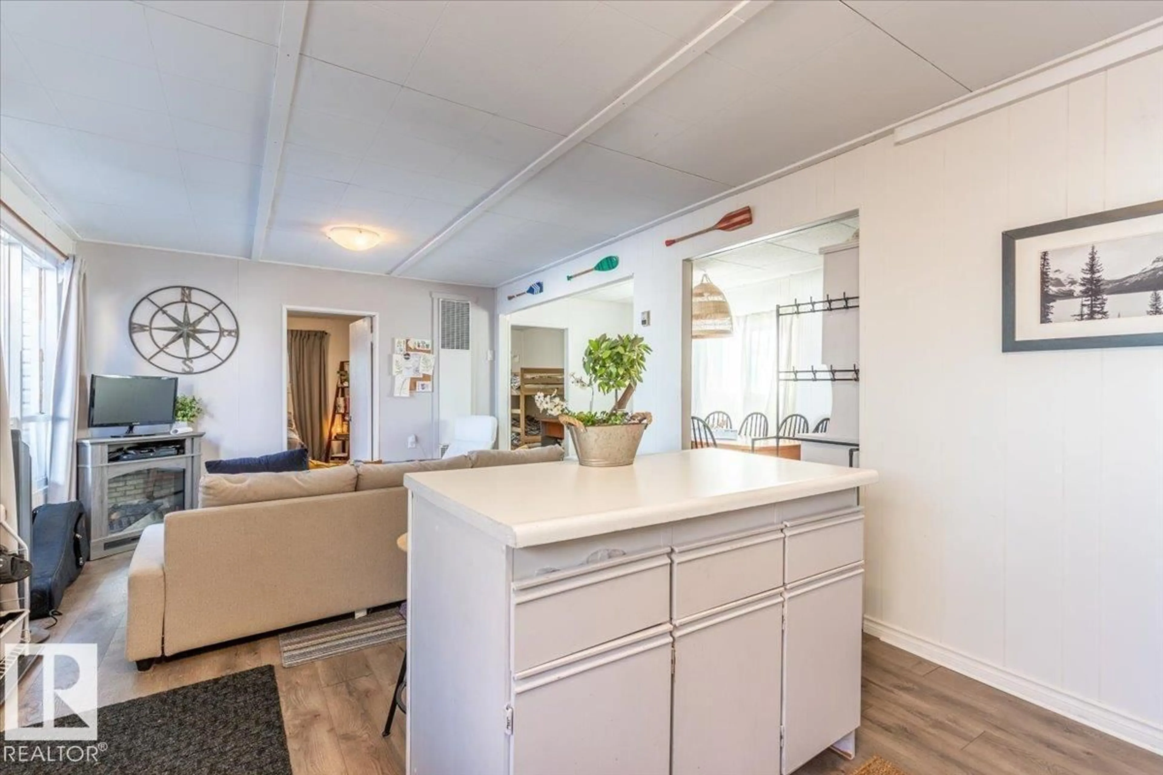 Open concept kitchen, unknown for 125 POPLAR BAY DR, Rural Wetaskiwin County Alberta T0C1X0