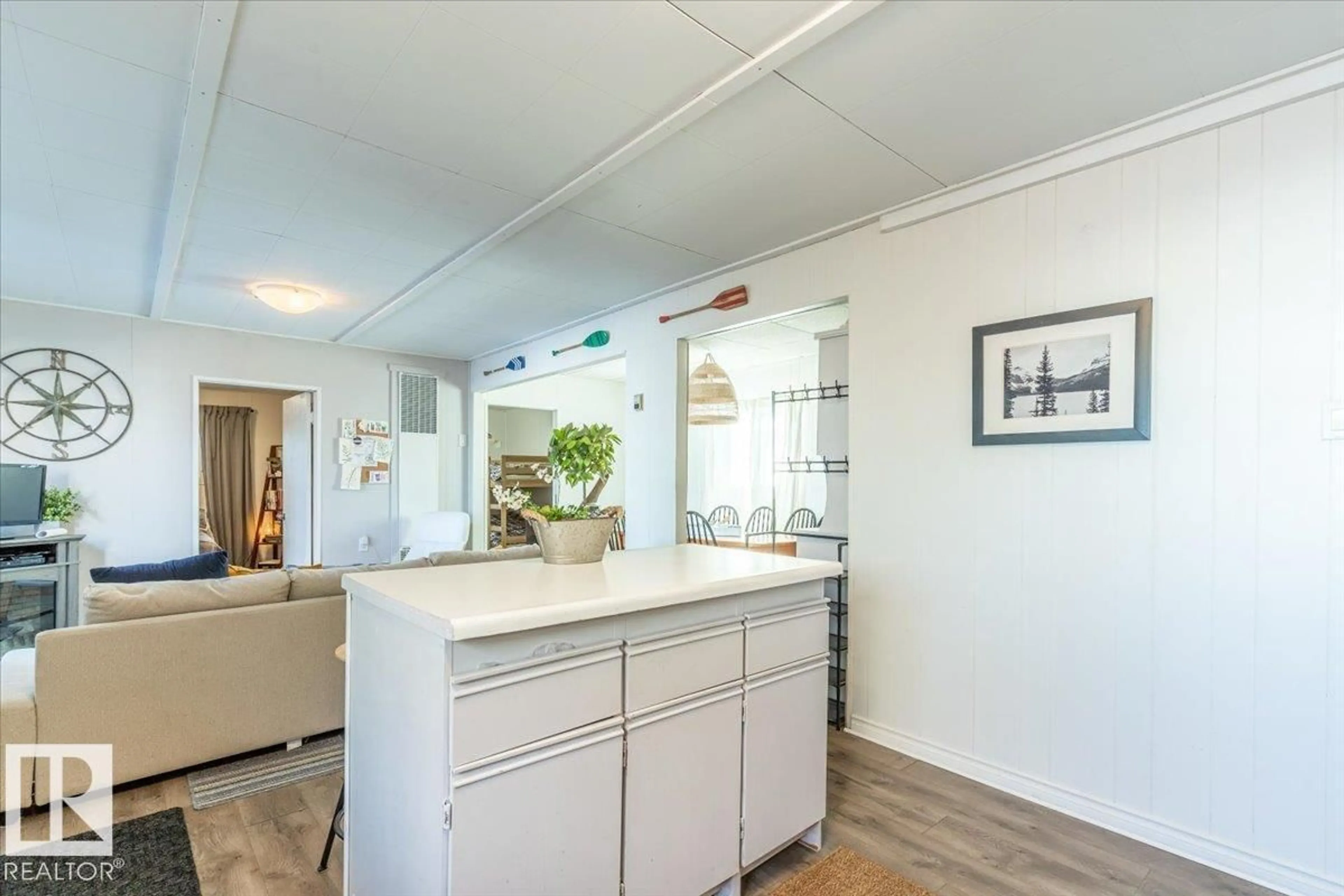 Open concept kitchen, unknown for 125 POPLAR BAY DR, Rural Wetaskiwin County Alberta T0C1X0