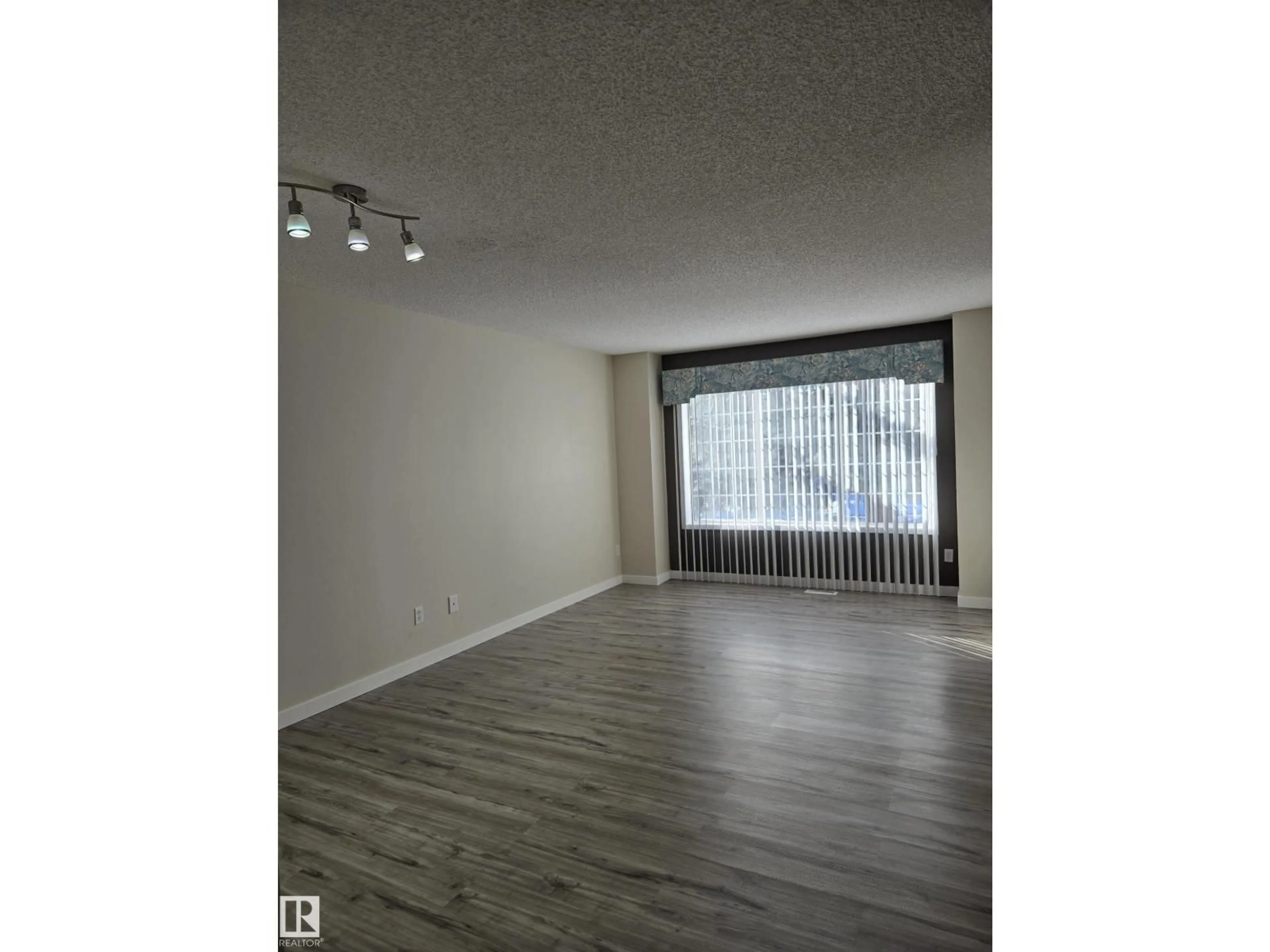 A pic of a room for NW - 8006 15A AV, Edmonton Alberta T6K4E3