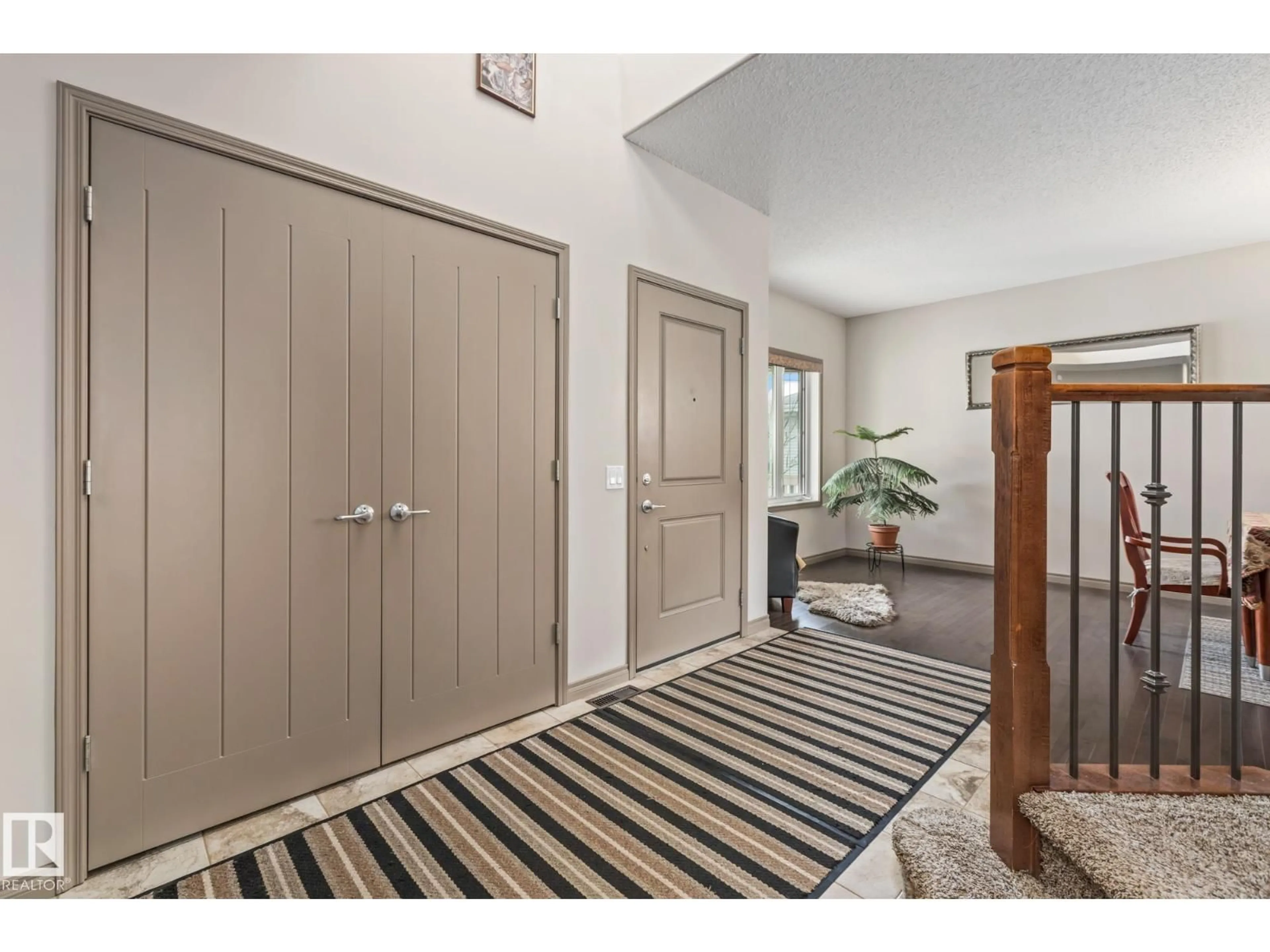 Indoor entryway for NW - 9520 206 ST, Edmonton Alberta T5T4P1