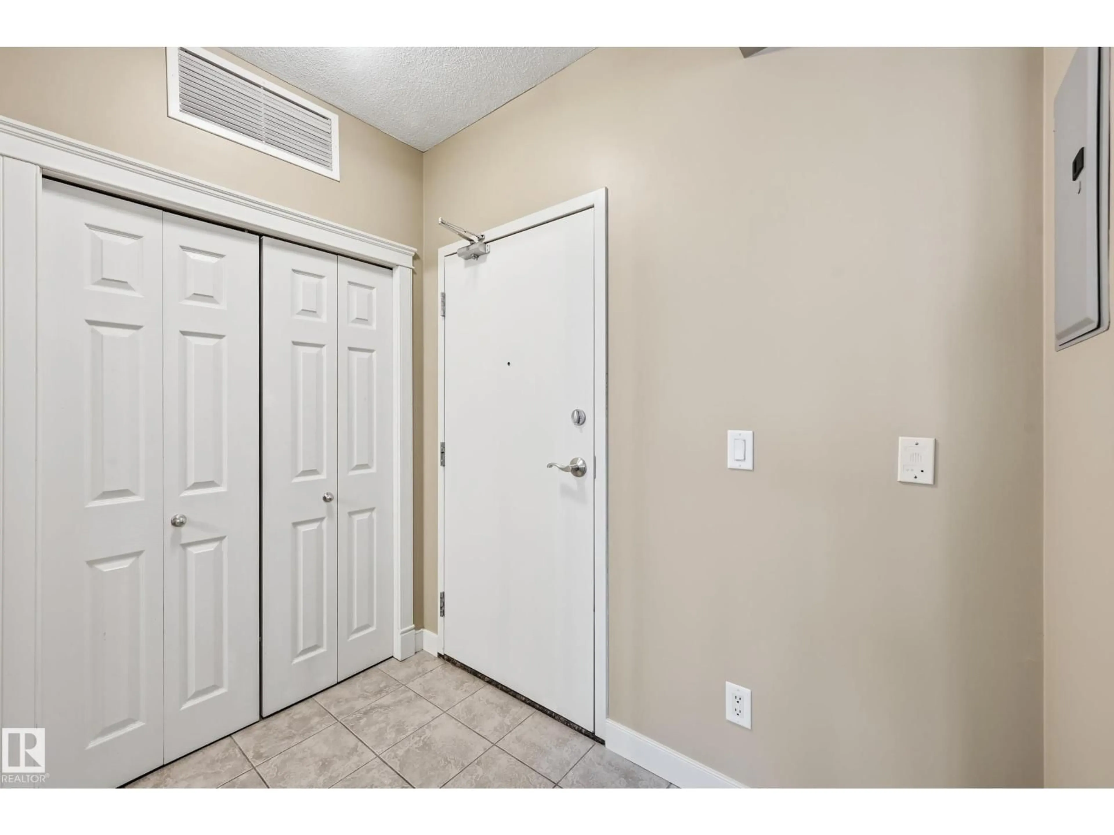 Indoor entryway for 1407 - 9939 109 ST NW, Edmonton Alberta T5K1H6