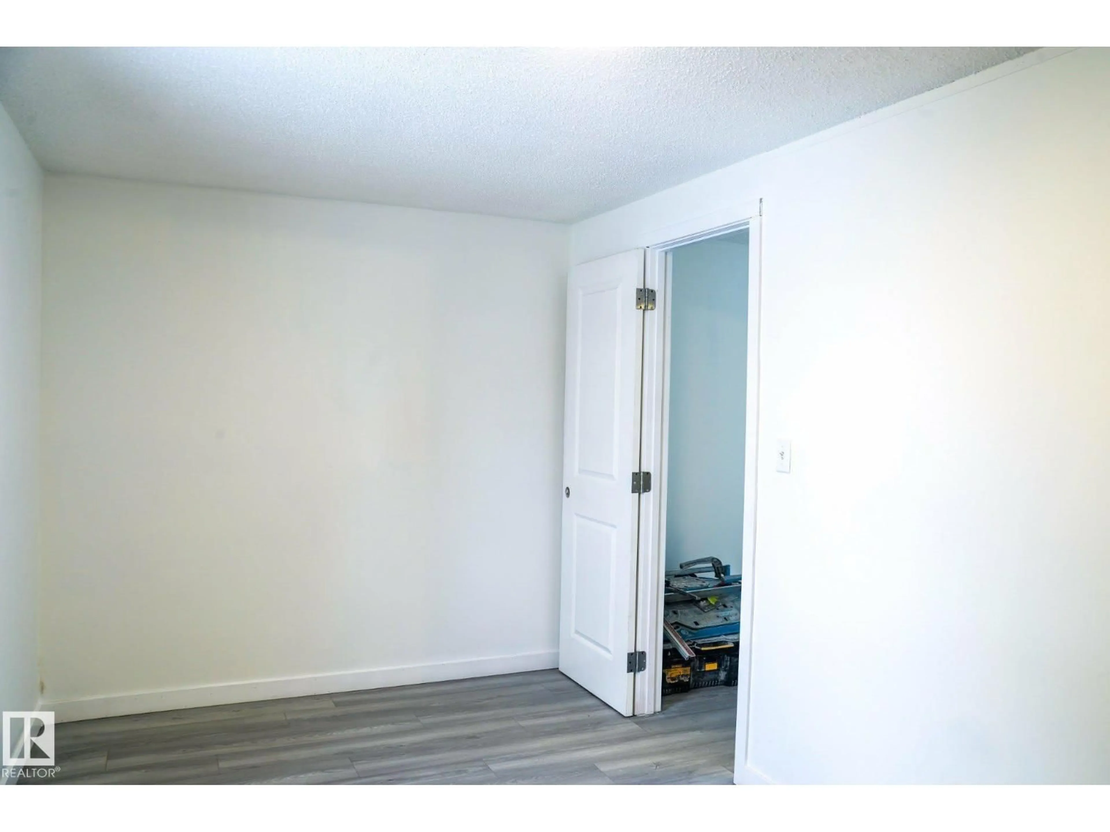 A pic of a room for 1035 LAKELAND CR, Sherwood Park Alberta T8H1K7