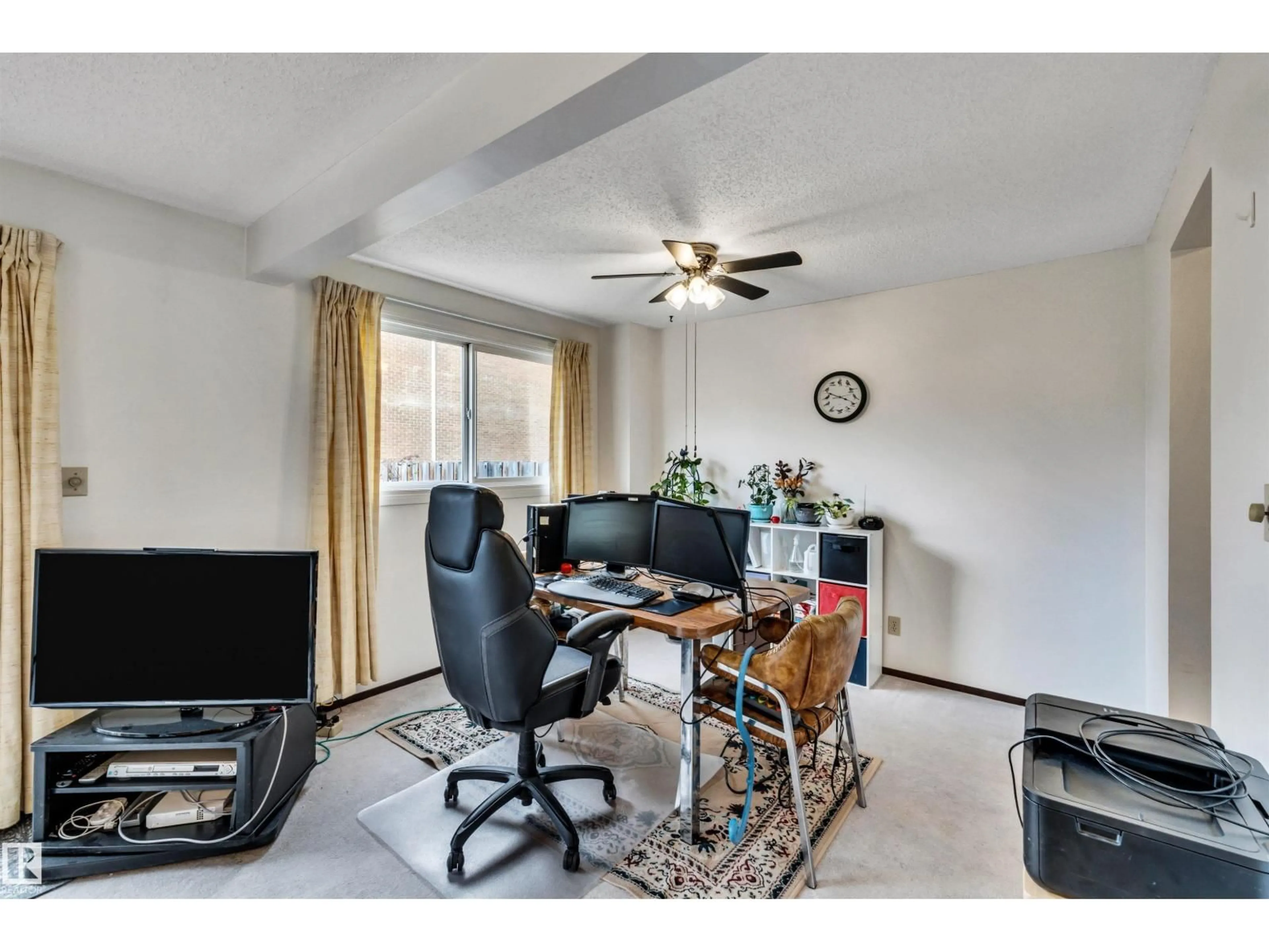 A pic of a room for 3314 130A AV, Edmonton Alberta T5A3K3