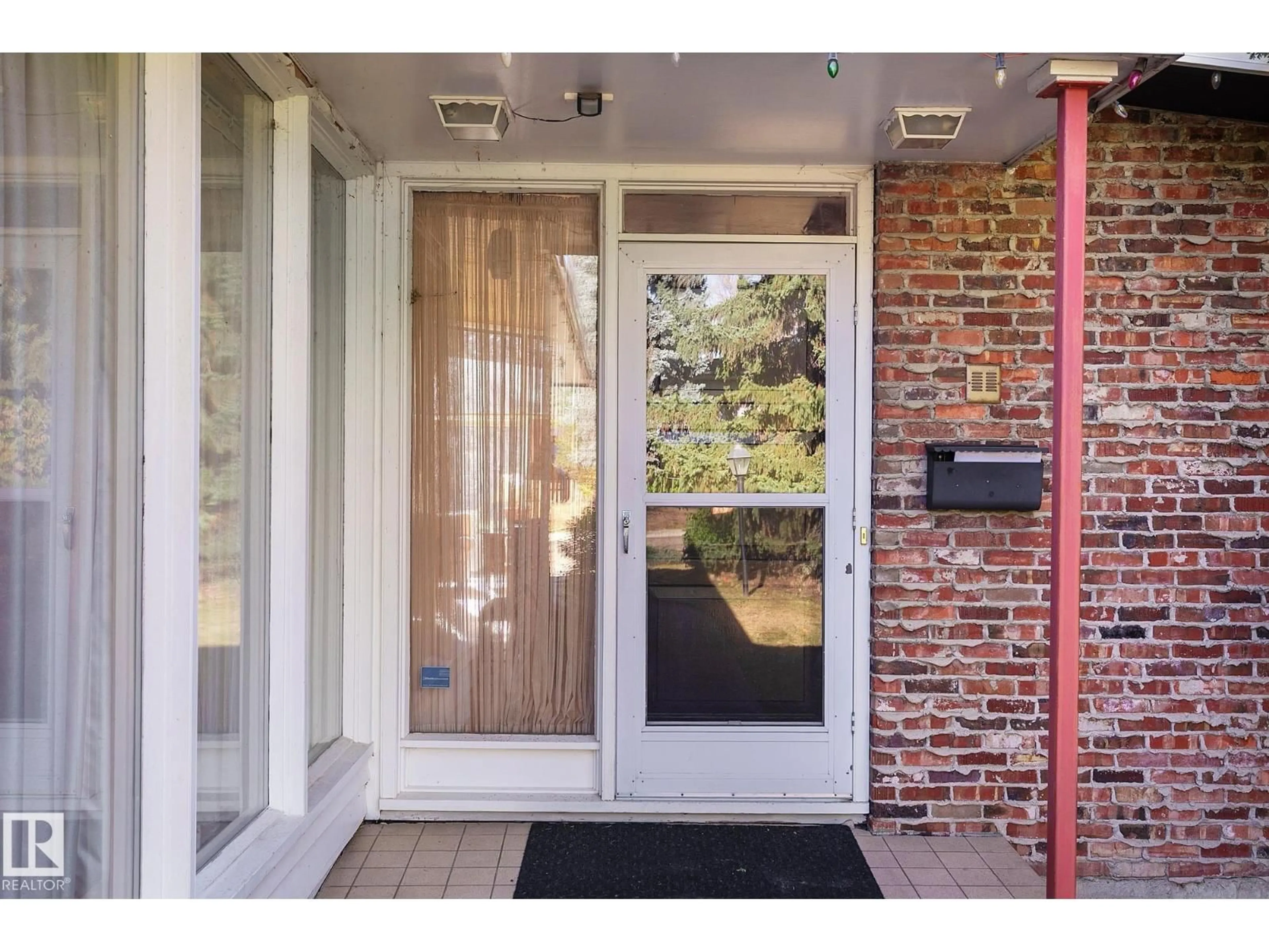 Indoor entryway for 13 VALLEYVIEW CR, Edmonton Alberta T5R5S5