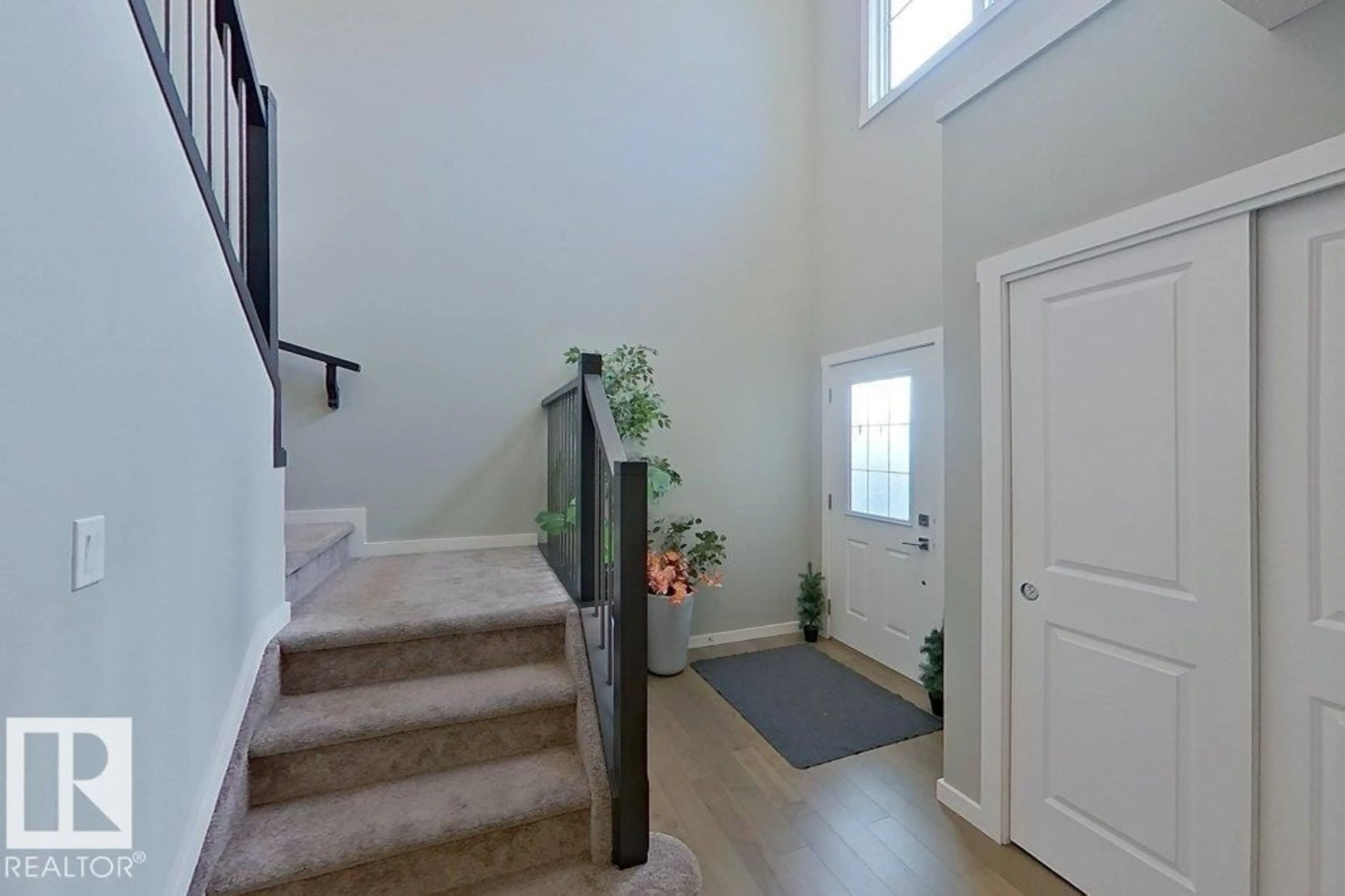 Indoor entryway for 2342 WONNACOTT CR, Edmonton Alberta T6X2J4