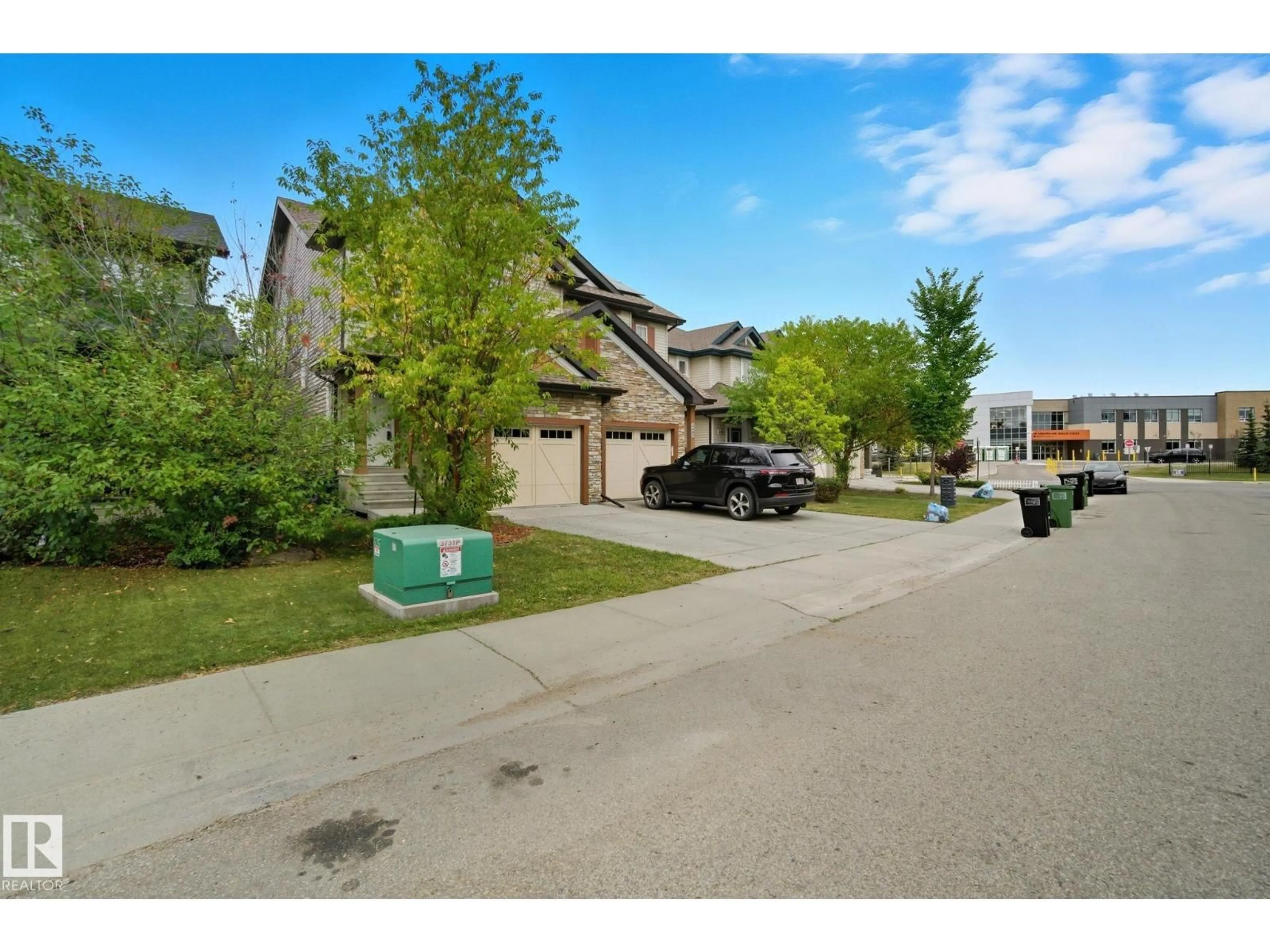 A pic from outside/outdoor area/front of a property/back of a property/a pic from drone, street for 2209 AUSTIN WY, Edmonton Alberta T6W0L2