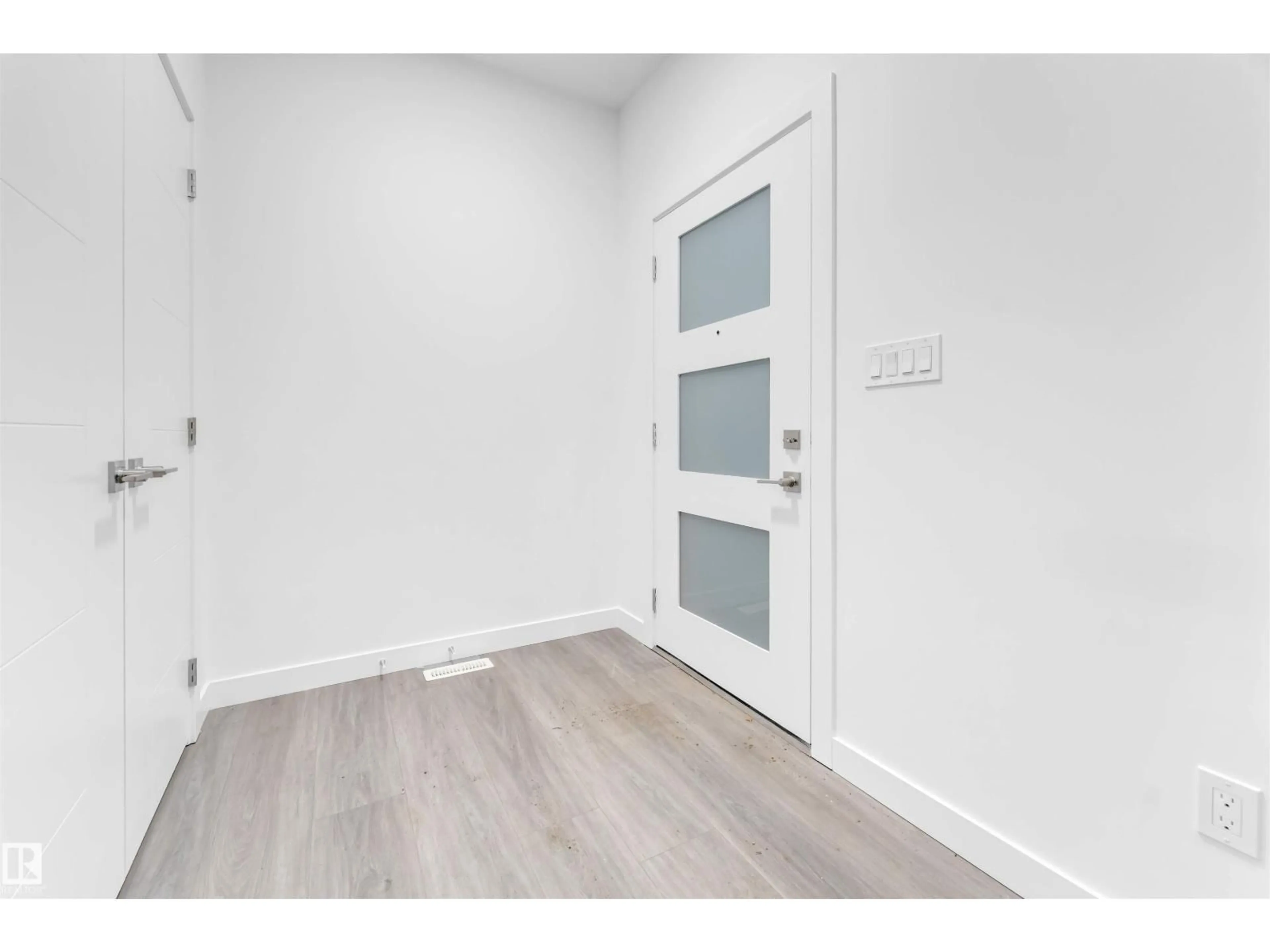 Indoor entryway for 444 CRYSTAL CREEK LINK, Leduc Alberta T9E0X5