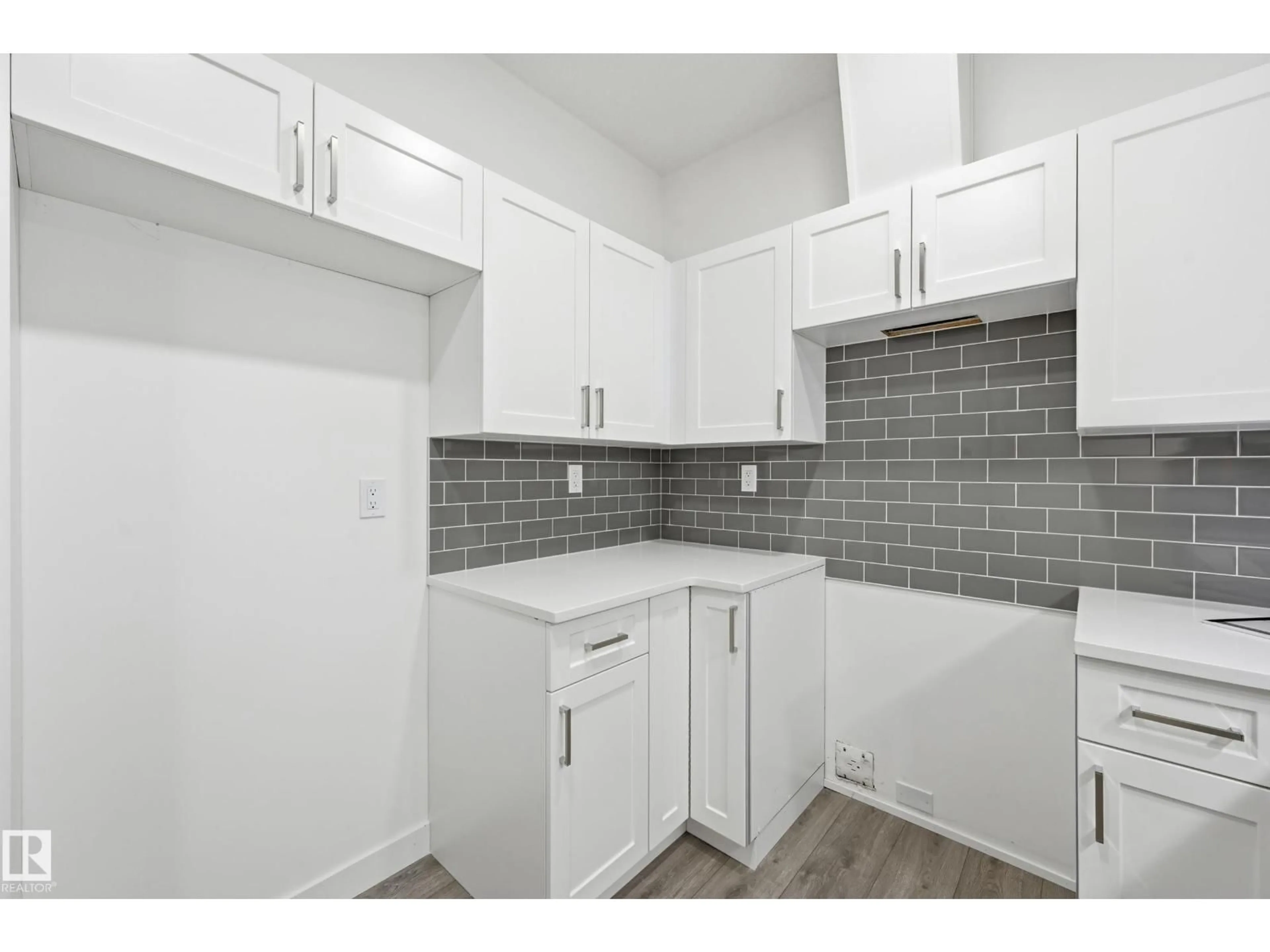 Standard kitchen, ceramic/tile floor for 40 - 2710 66 ST, Edmonton Alberta T6X3H4