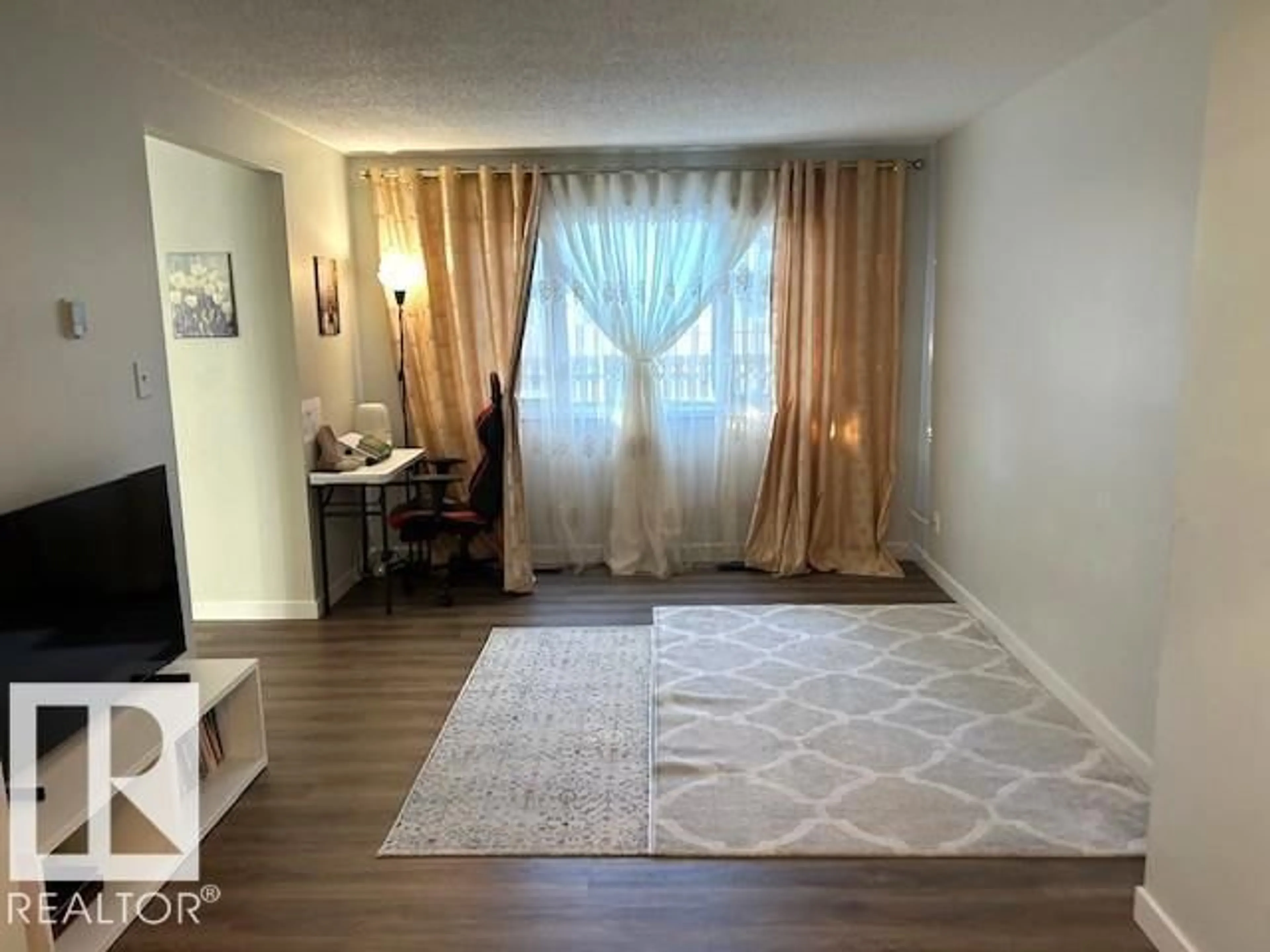 A pic of a room for 94 BELMEAD GARDENS, Edmonton Alberta T5T1J1
