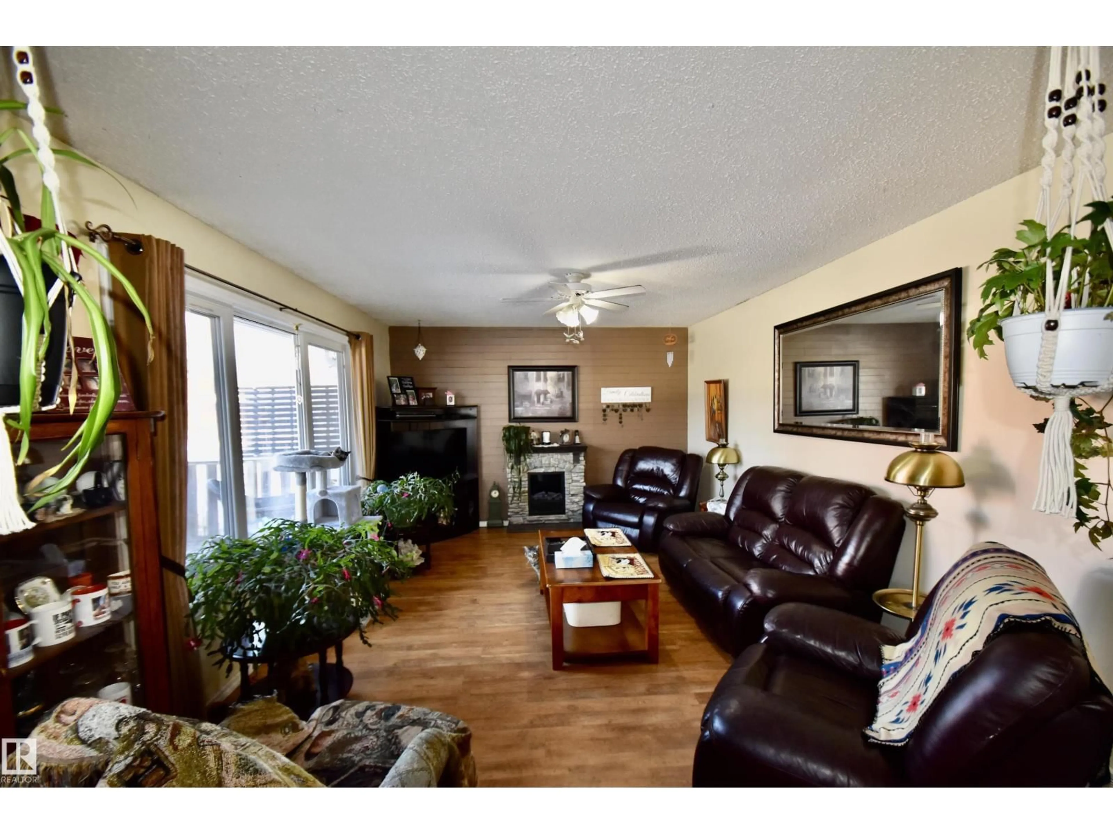 Living room with furniture, wood/laminate floor for 5117 54 AV, St. Paul Town Alberta T0A3A4