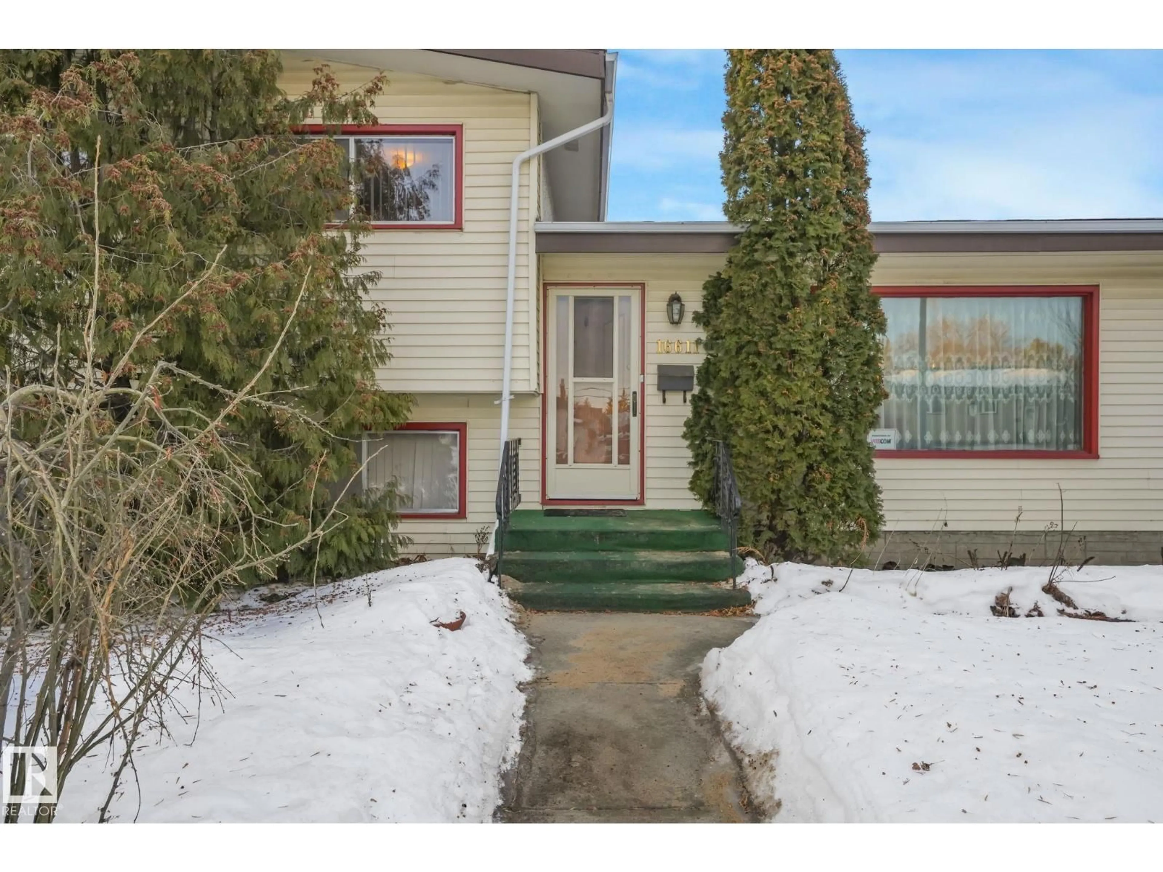 Unknown for 16611 90 AV, Edmonton Alberta T5R4W9