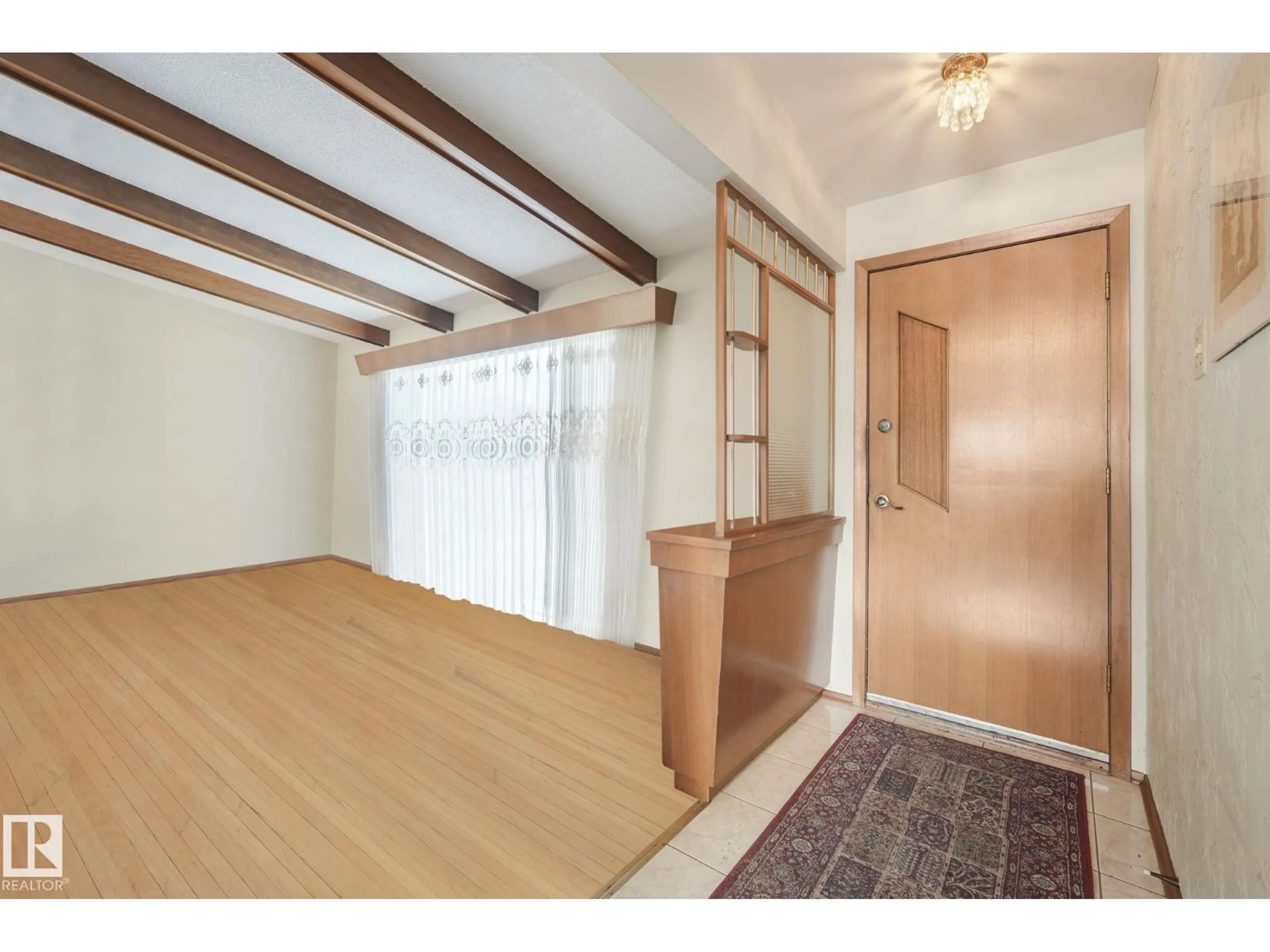 Unknown for 16611 90 AV, Edmonton Alberta T5R4W9