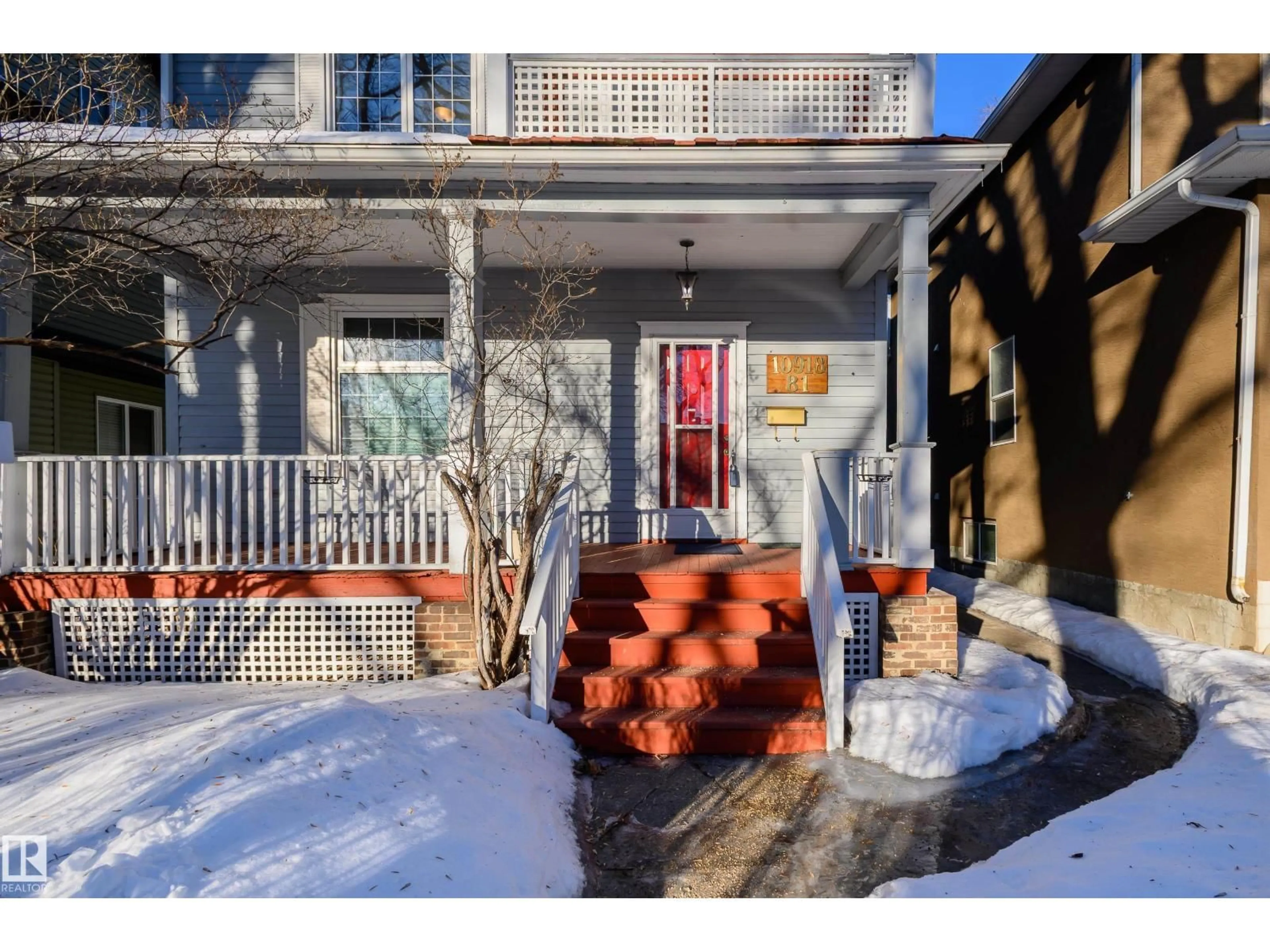 Indoor entryway for 10918 81 AV, Edmonton Alberta T6G0S2