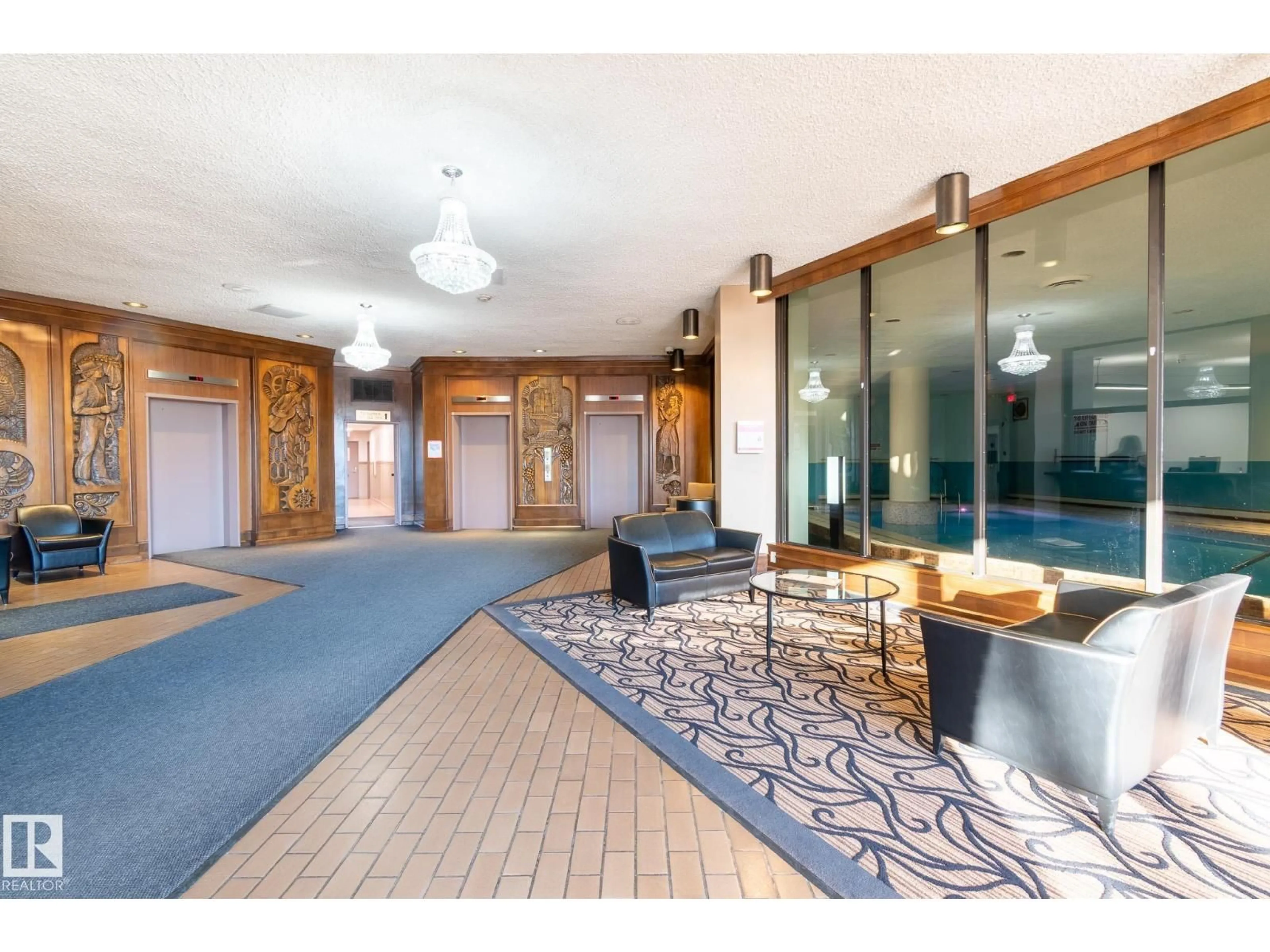 Indoor foyer for 13910 - 215 STONY PLAIN RD, Edmonton Alberta T5N3R2