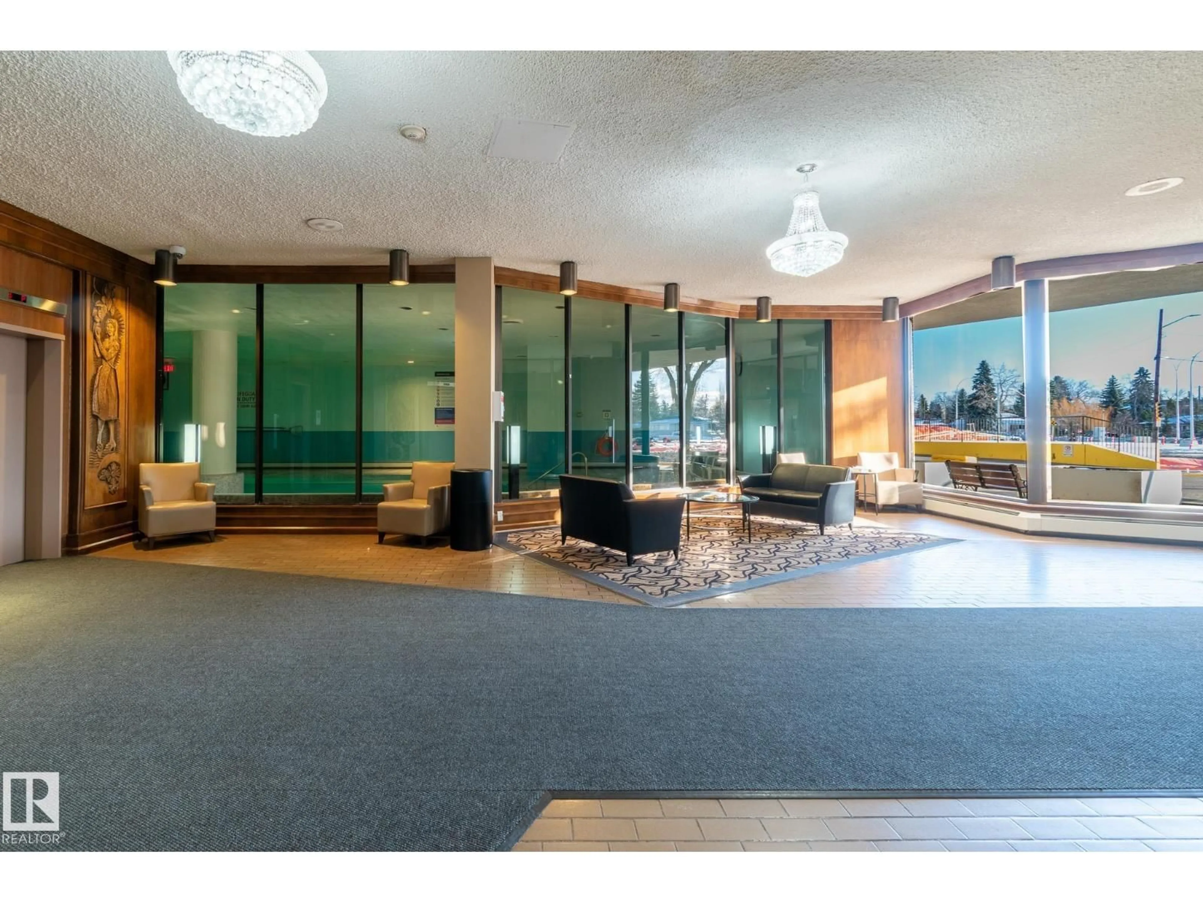 Indoor foyer for 13910 - 215 STONY PLAIN RD, Edmonton Alberta T5N3R2