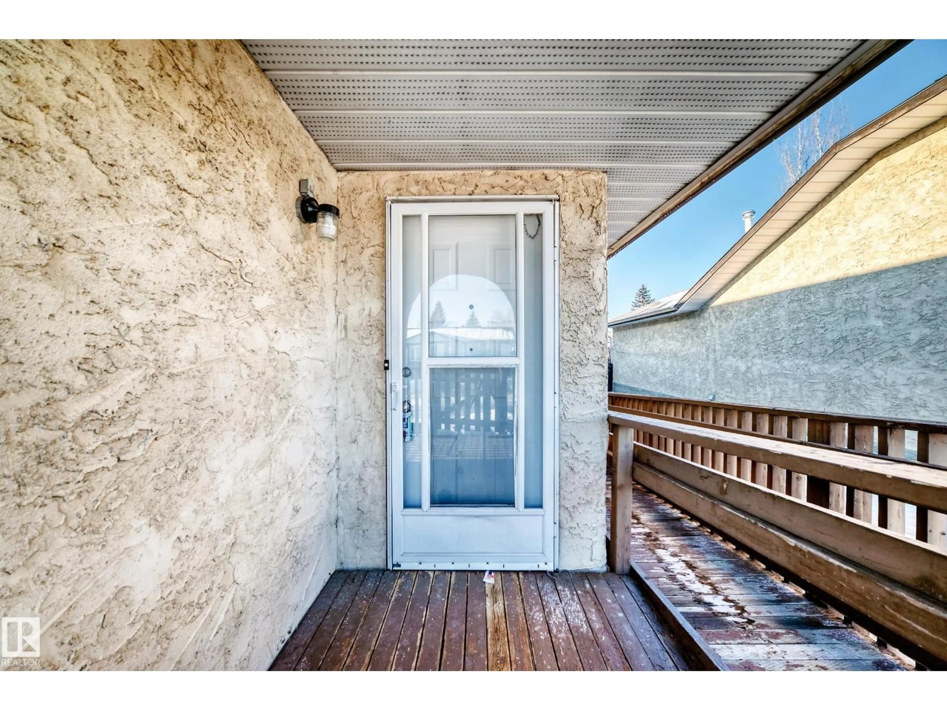 Indoor entryway for 16912 101 ST, Edmonton Alberta T5X4M4