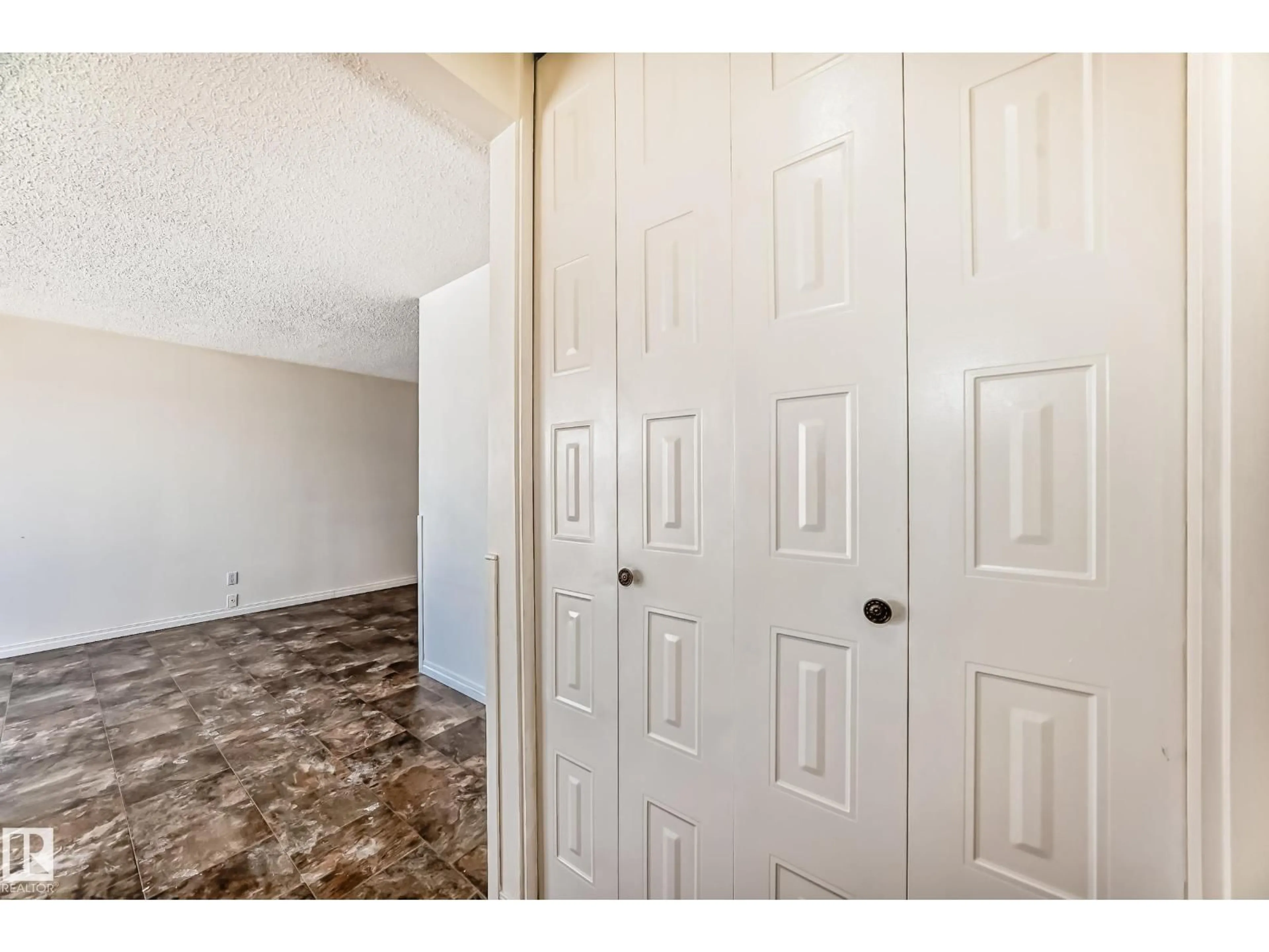 Indoor entryway for 16912 101 ST, Edmonton Alberta T5X4M4