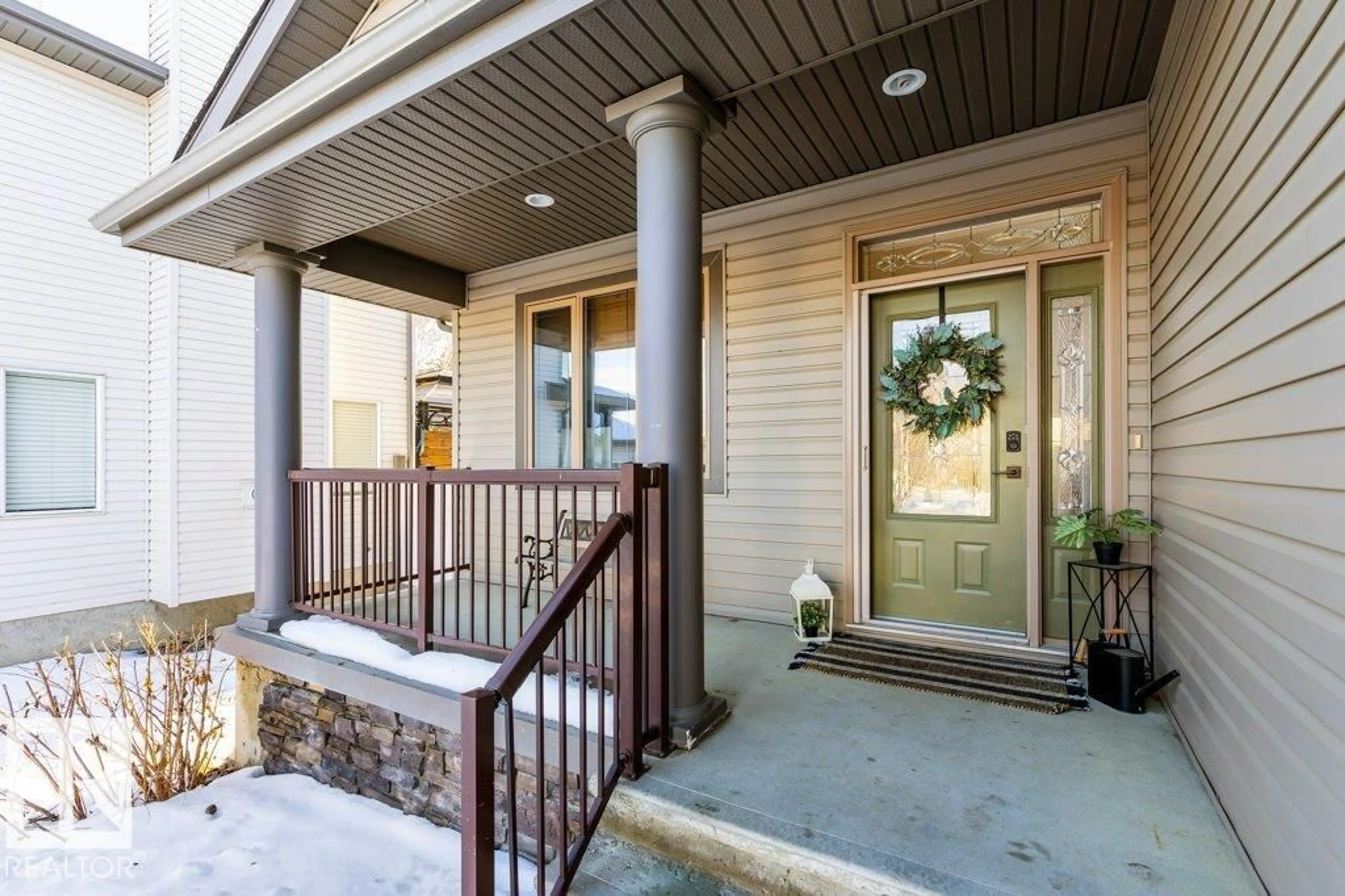 Indoor entryway for 31 DEER PARK PT, Spruce Grove Alberta T7X4N6