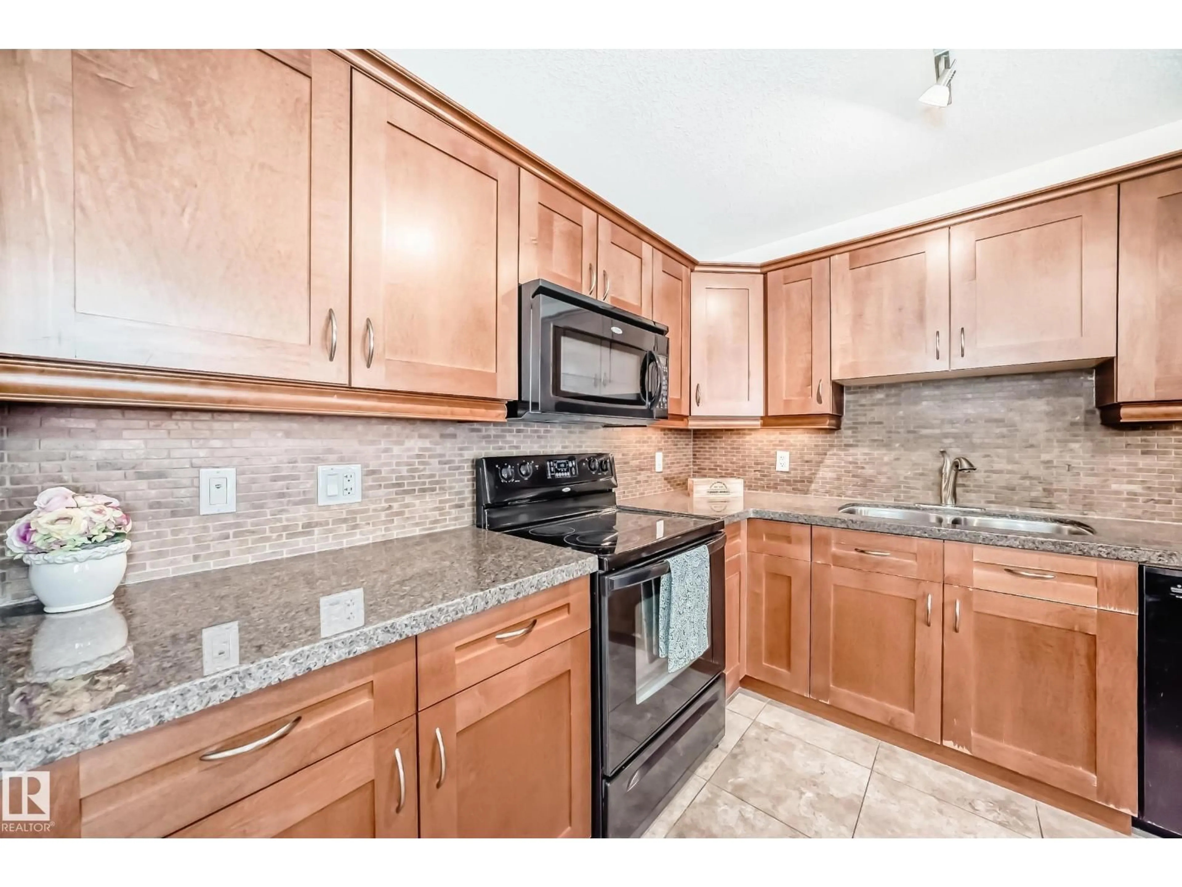 Standard kitchen, ceramic/tile floor for 400 - 119 PALISADES WY, Sherwood Park Alberta T8A0H4