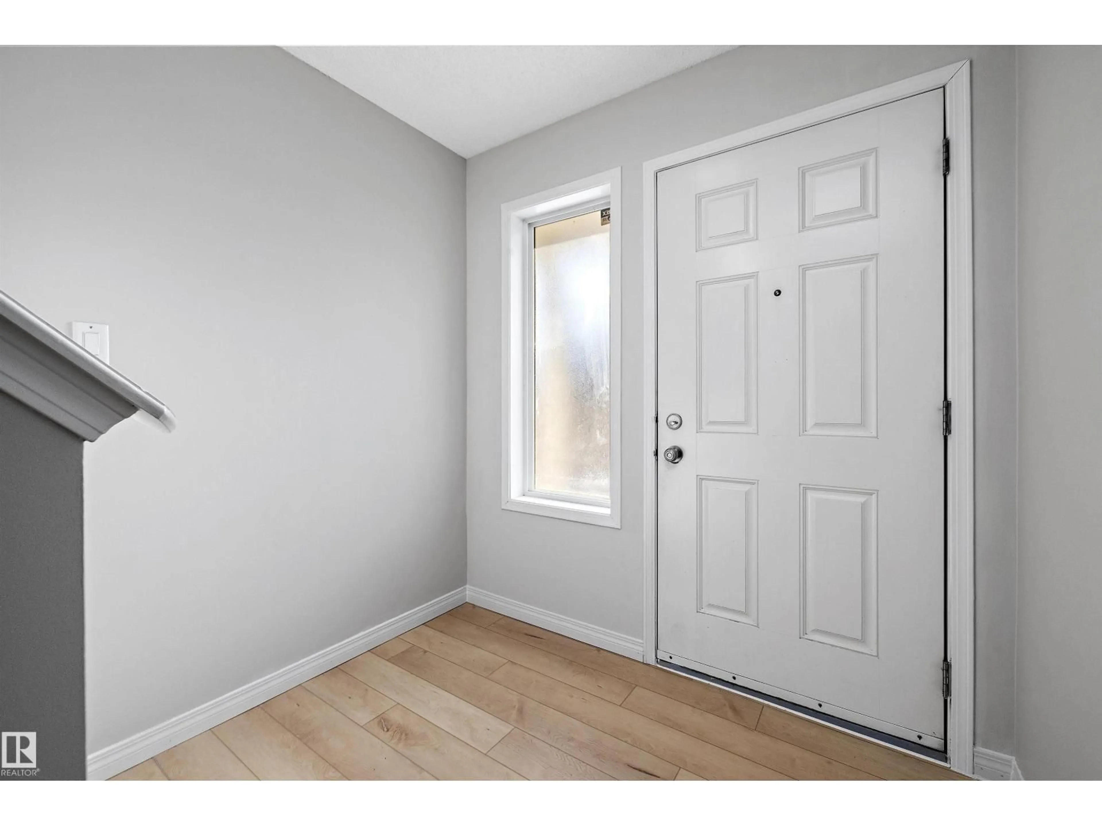 Indoor entryway for #5 - 130 HYNDMAN CR, Edmonton Alberta T5A0E8