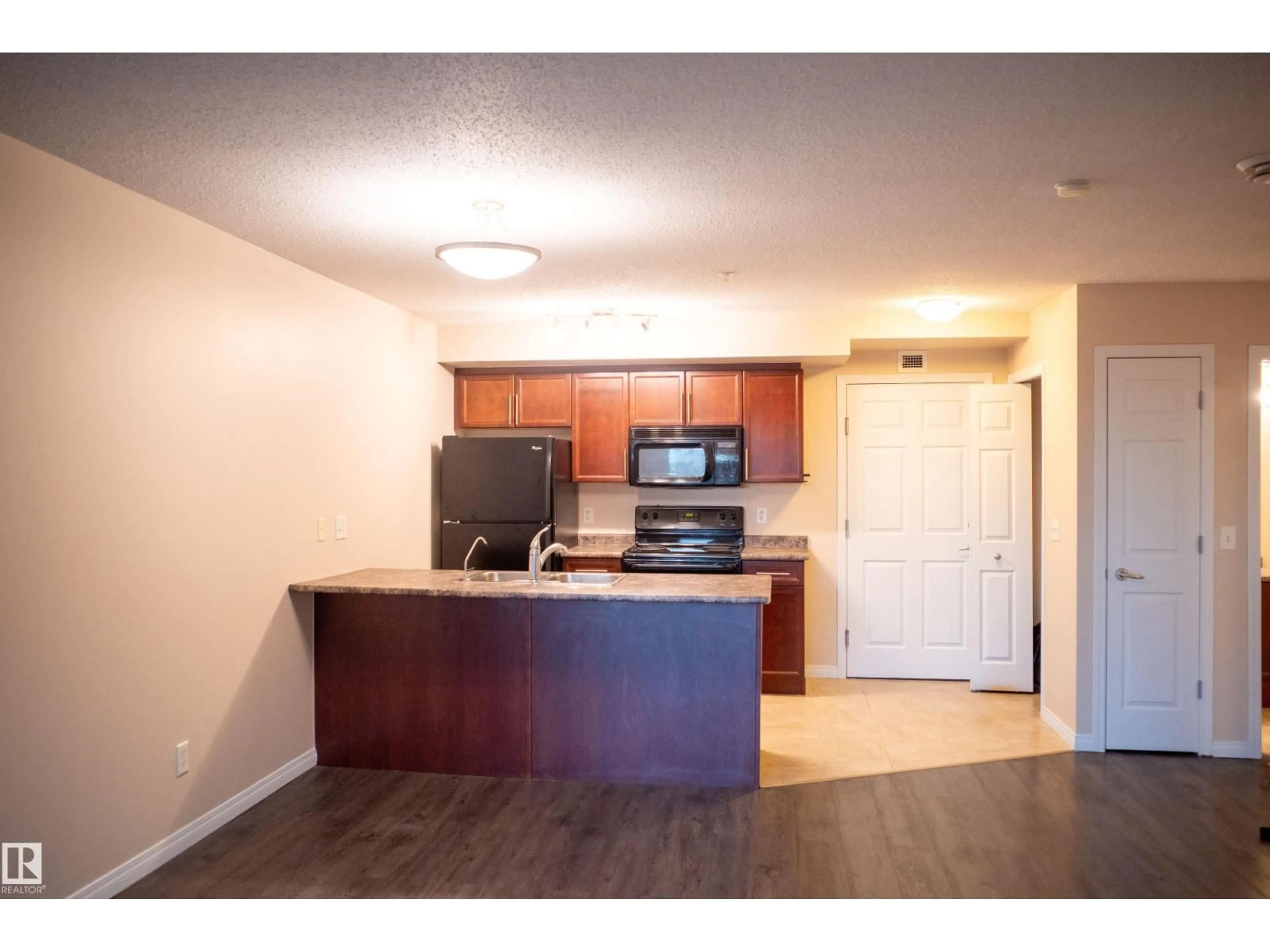 Standard kitchen, unknown for 207 - 6925 199 ST, Edmonton Alberta T5T3X8