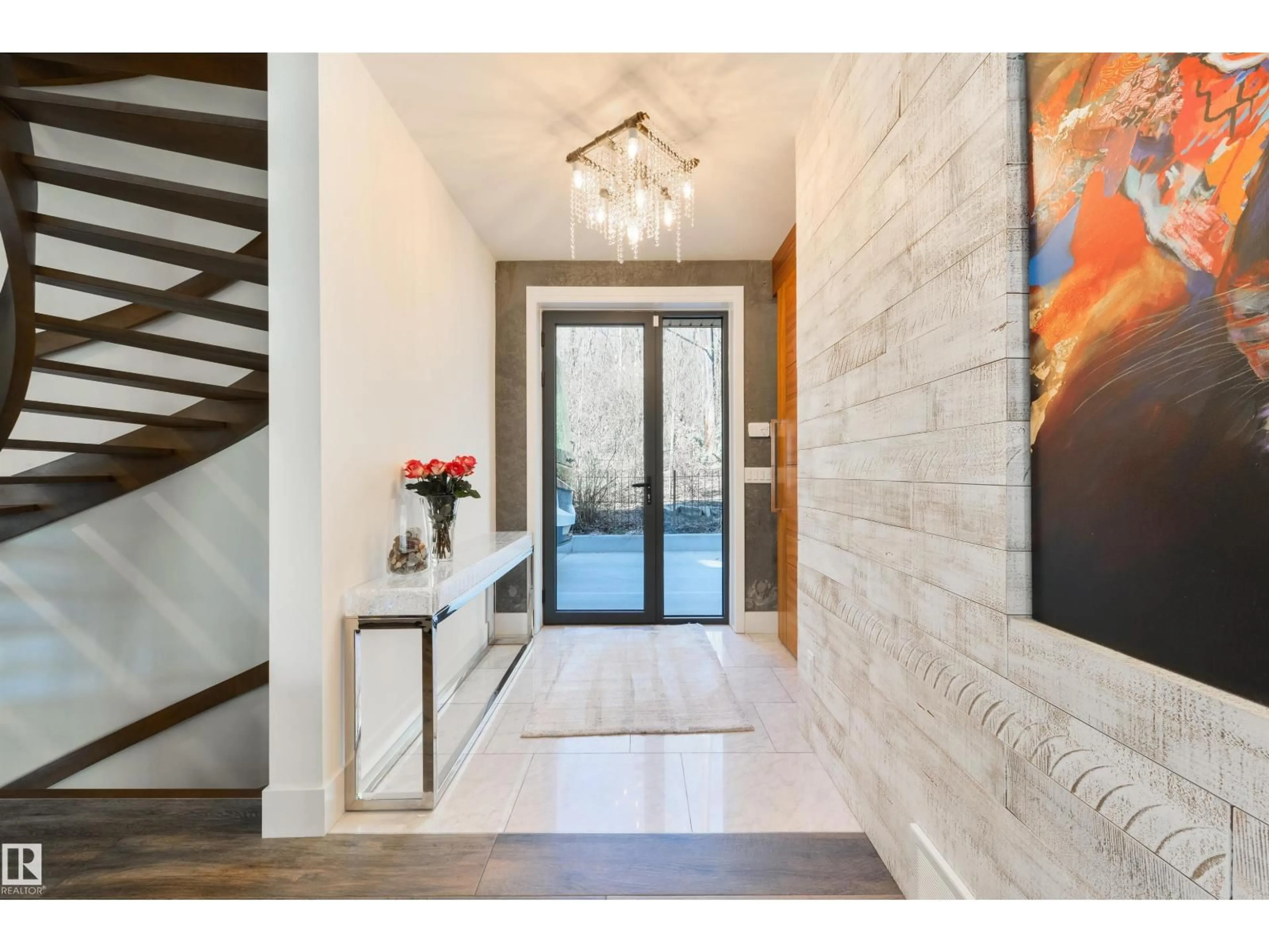 Indoor entryway for NW - 9213 97 ST, Edmonton Alberta T6E3L1