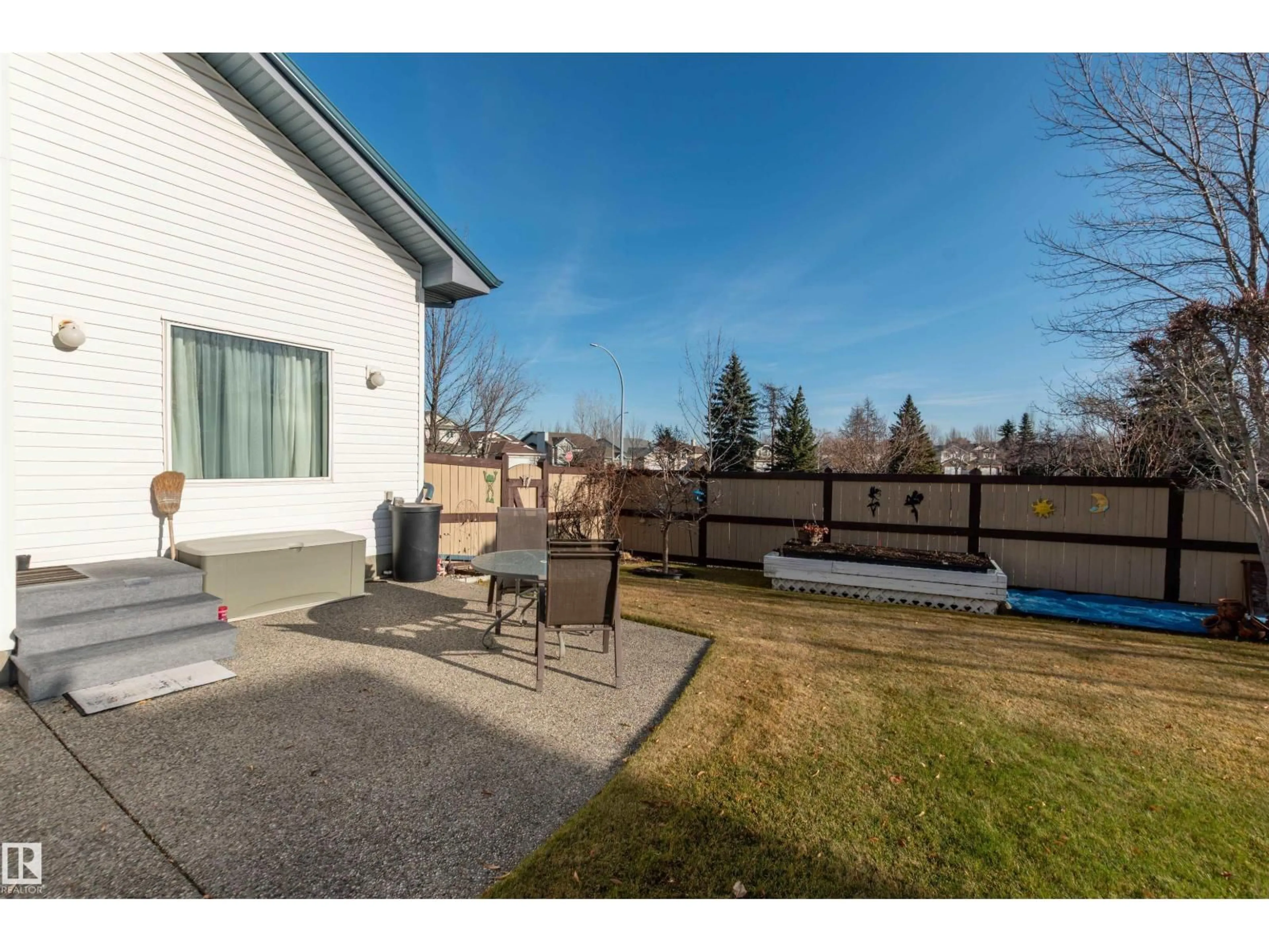 Patio, street for 479 MEADOWVIEW DR, Sherwood Park Alberta T8H1X4