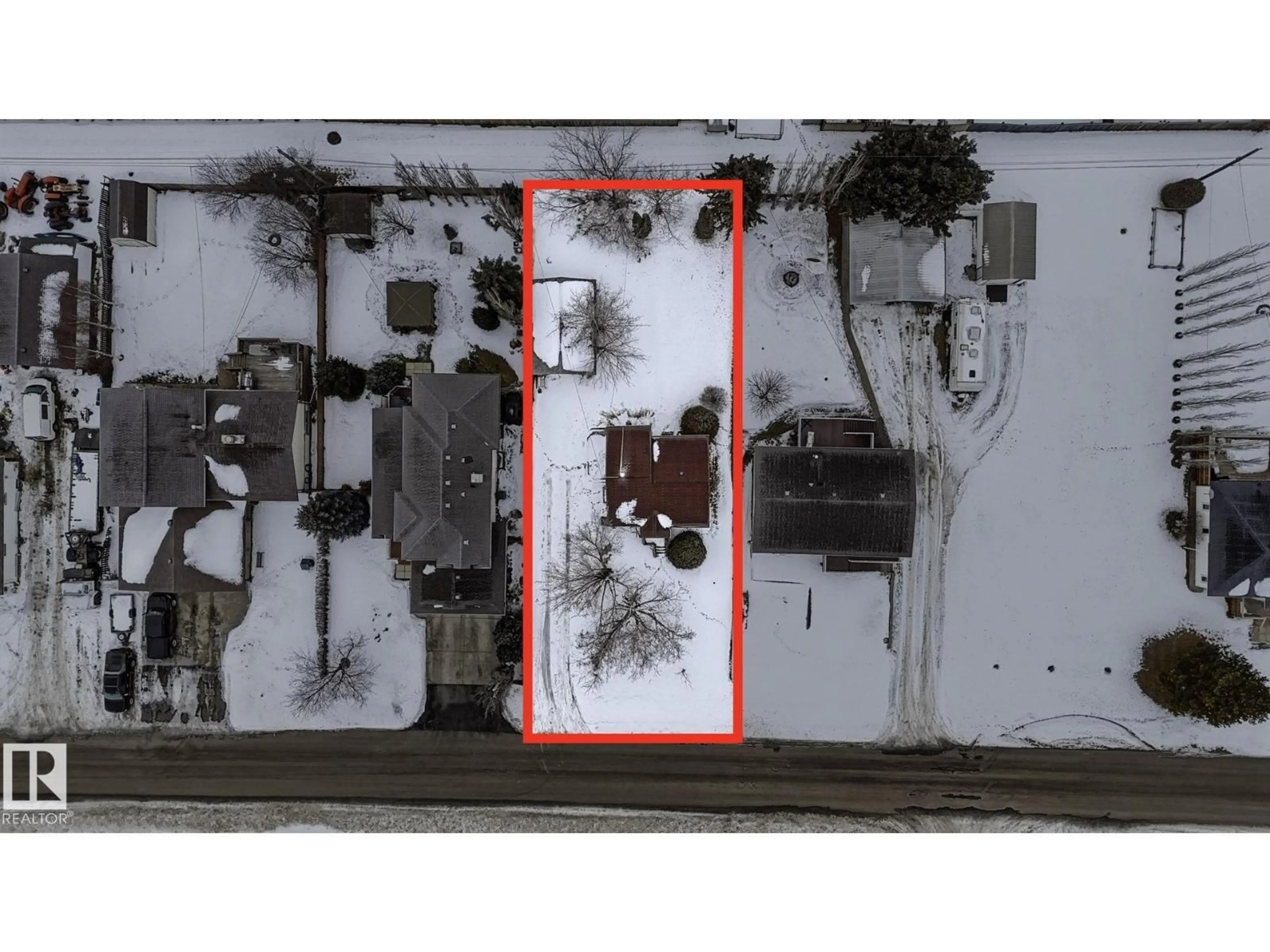 A pic from outside/outdoor area/front of a property/back of a property/a pic from drone, street for 4720 52 ST, Calmar Alberta T0C0V0