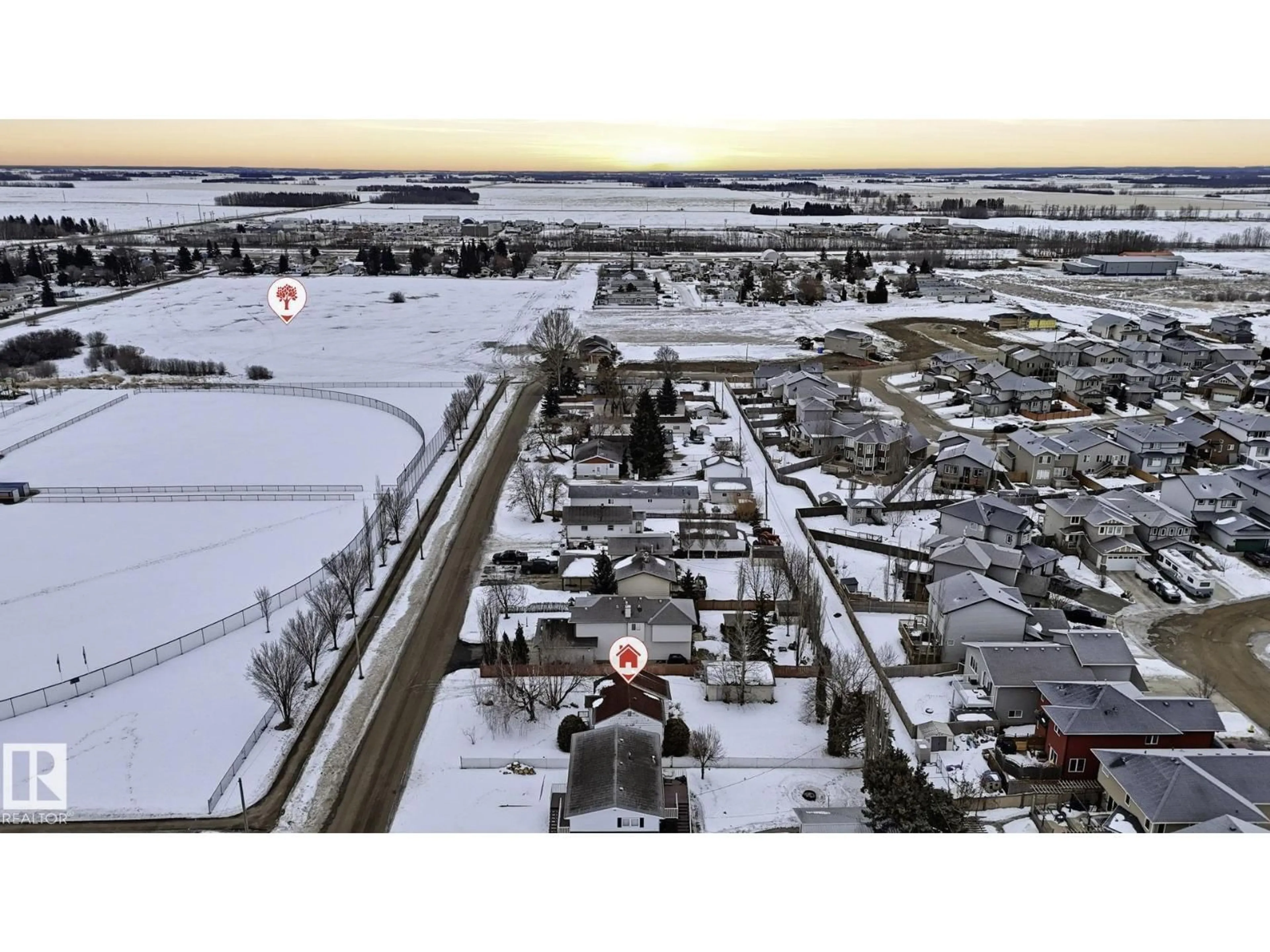 A pic from outside/outdoor area/front of a property/back of a property/a pic from drone, street for 4720 52 ST, Calmar Alberta T0C0V0