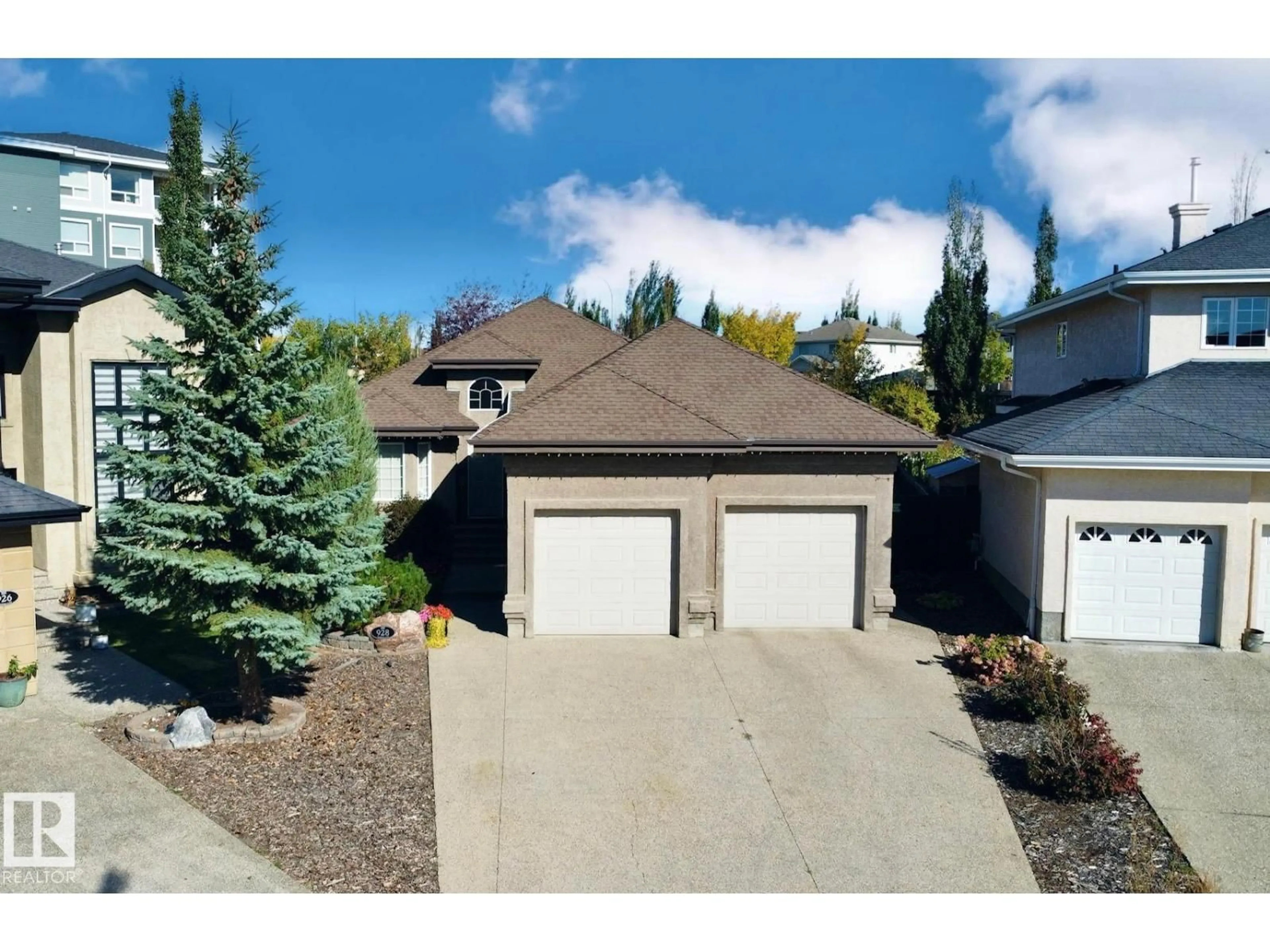 A pic from outside/outdoor area/front of a property/back of a property/a pic from drone, street for 928 THOMPSON PL, Edmonton Alberta T6R3K4