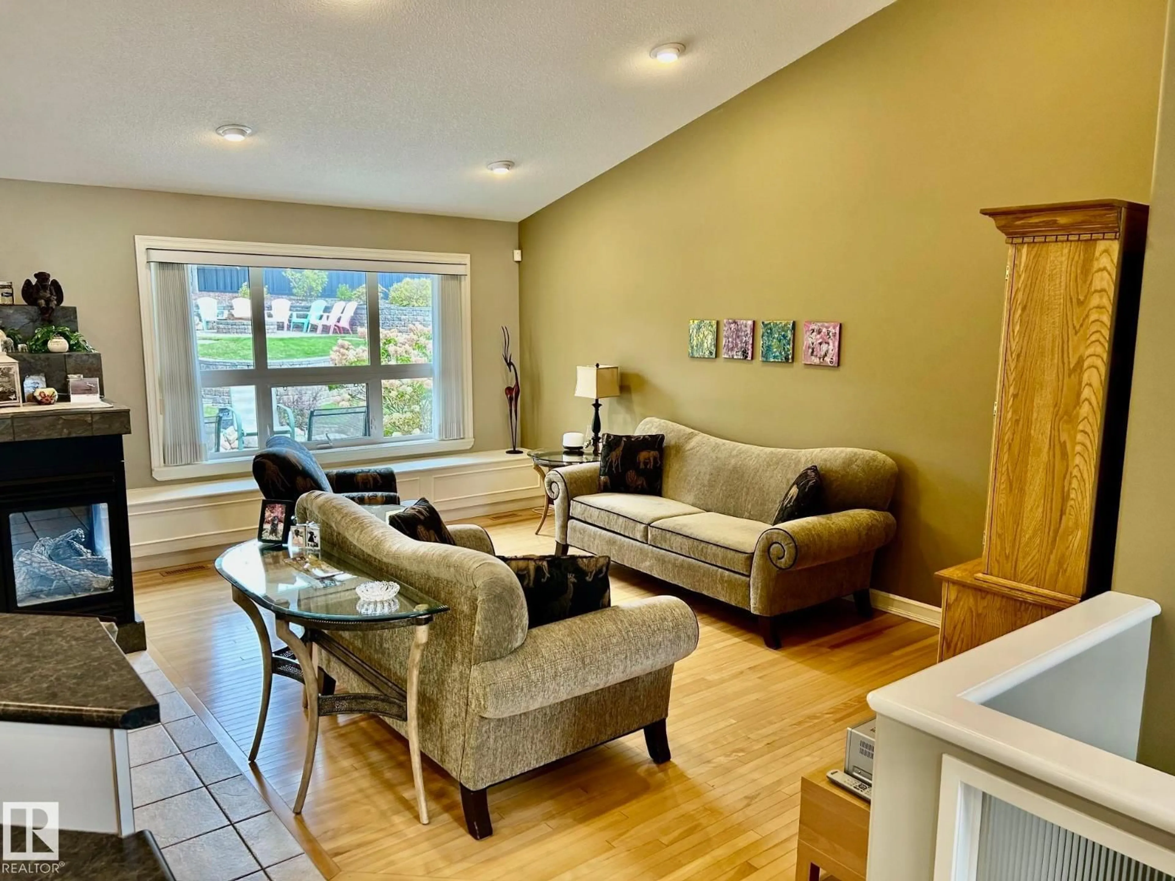 Living room with furniture, wood/laminate floor for 928 THOMPSON PL, Edmonton Alberta T6R3K4