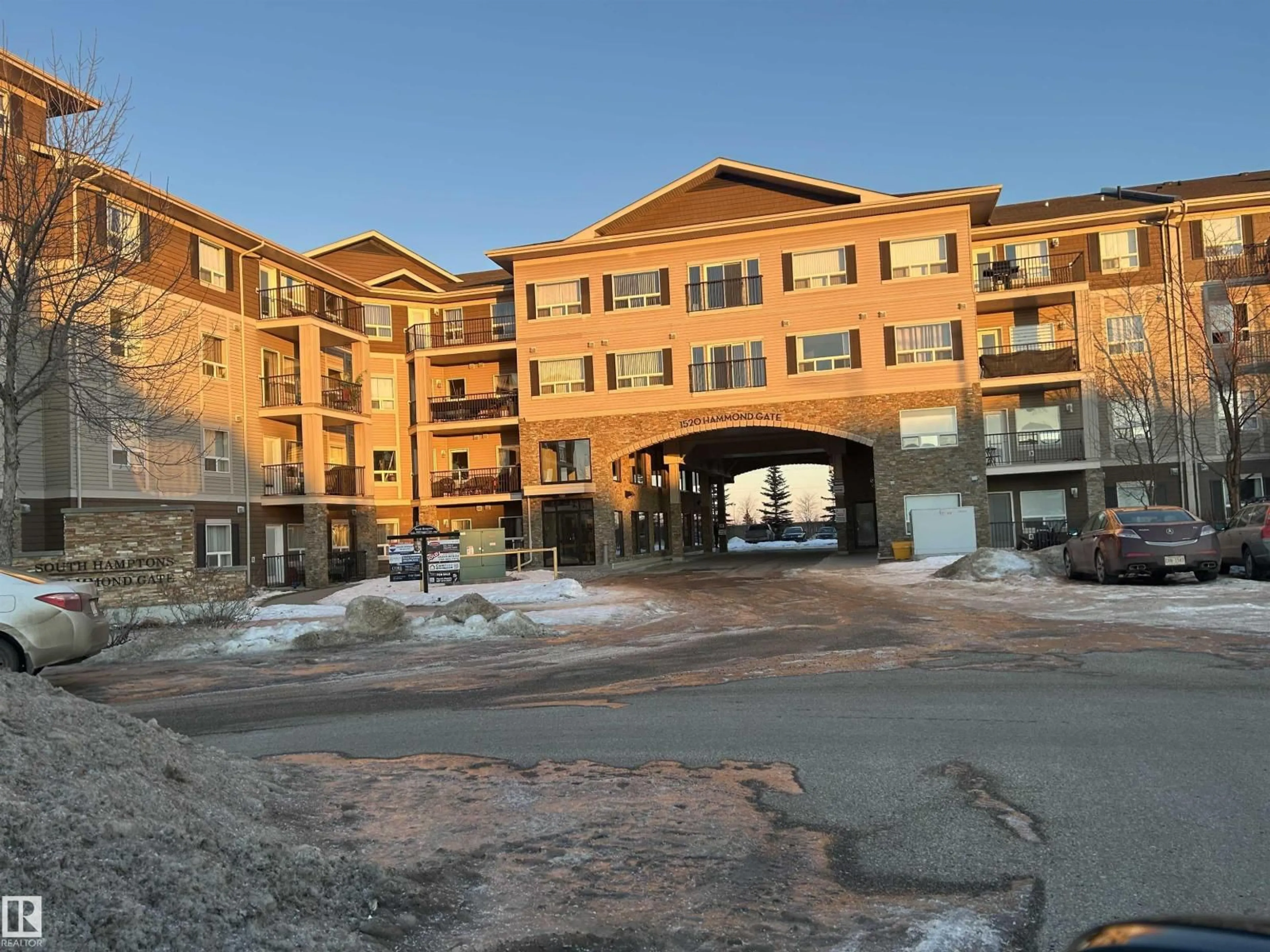 Indoor foyer for #141 - 1520 HAMMOND GATE, Edmonton Alberta T6M0J4