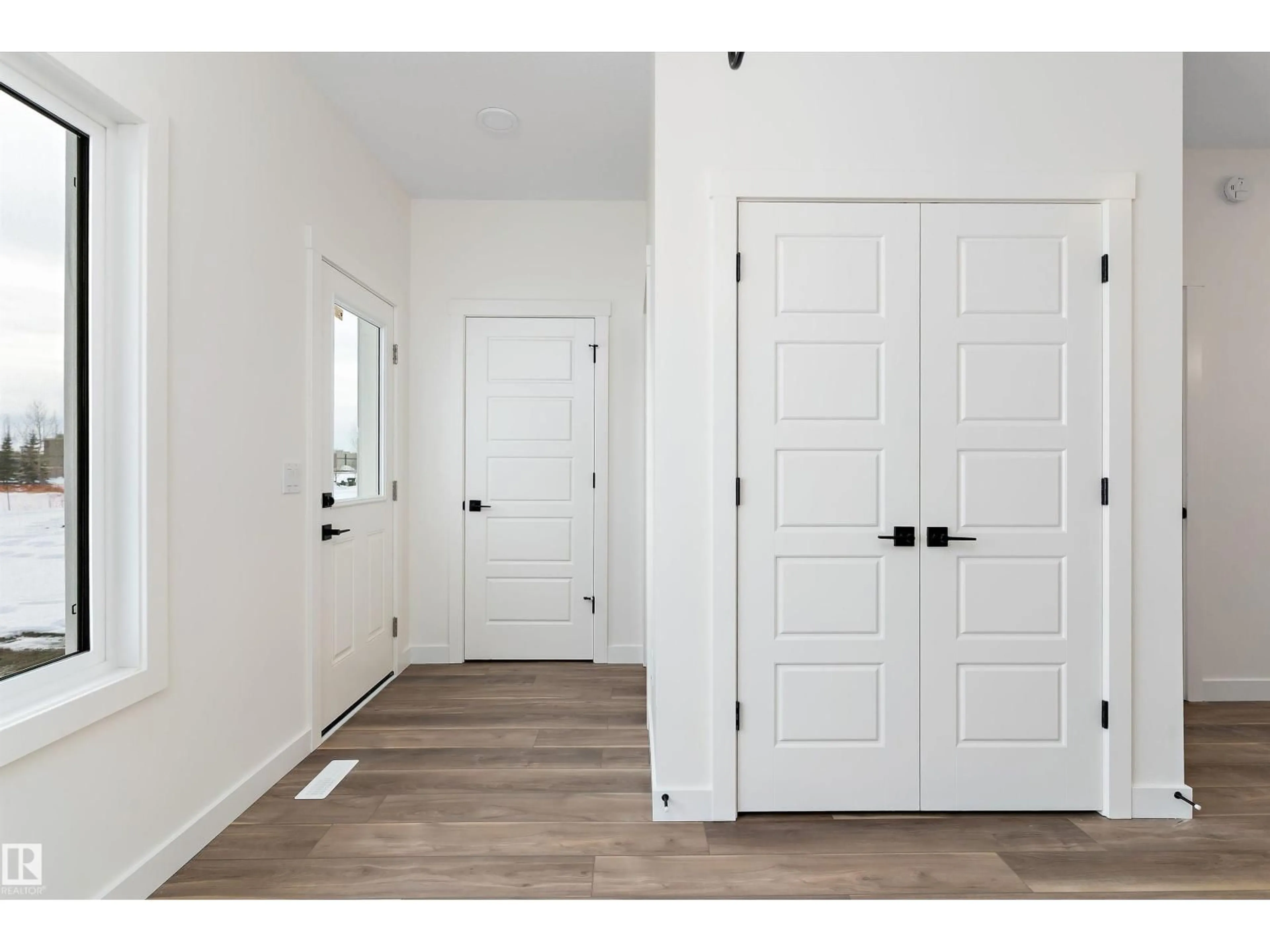 Indoor entryway for 1062 MCLEOD AV, Spruce Grove Alberta T7X4G9