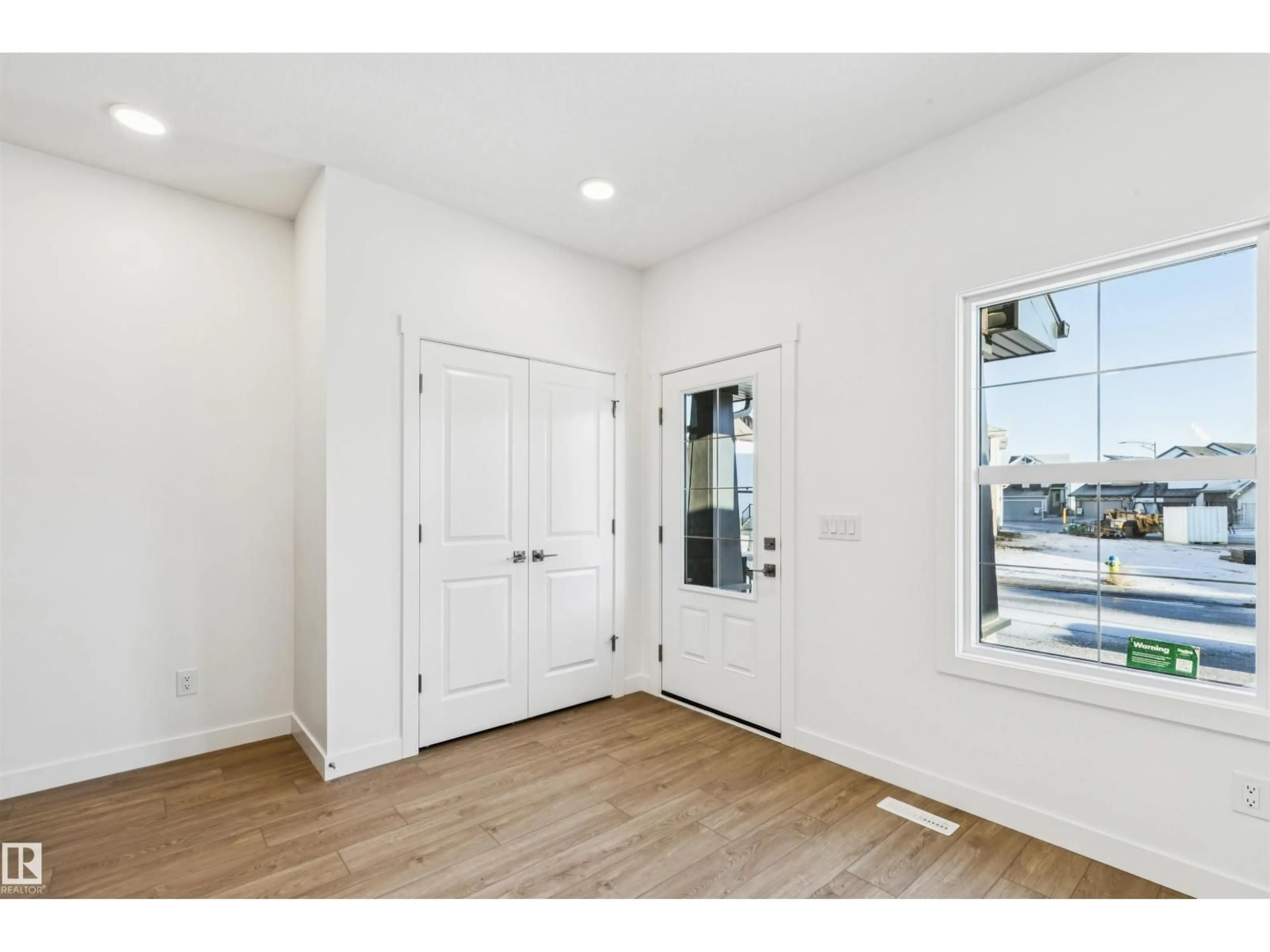 Indoor entryway for 2008 191 ST, Edmonton Alberta T6M3E8