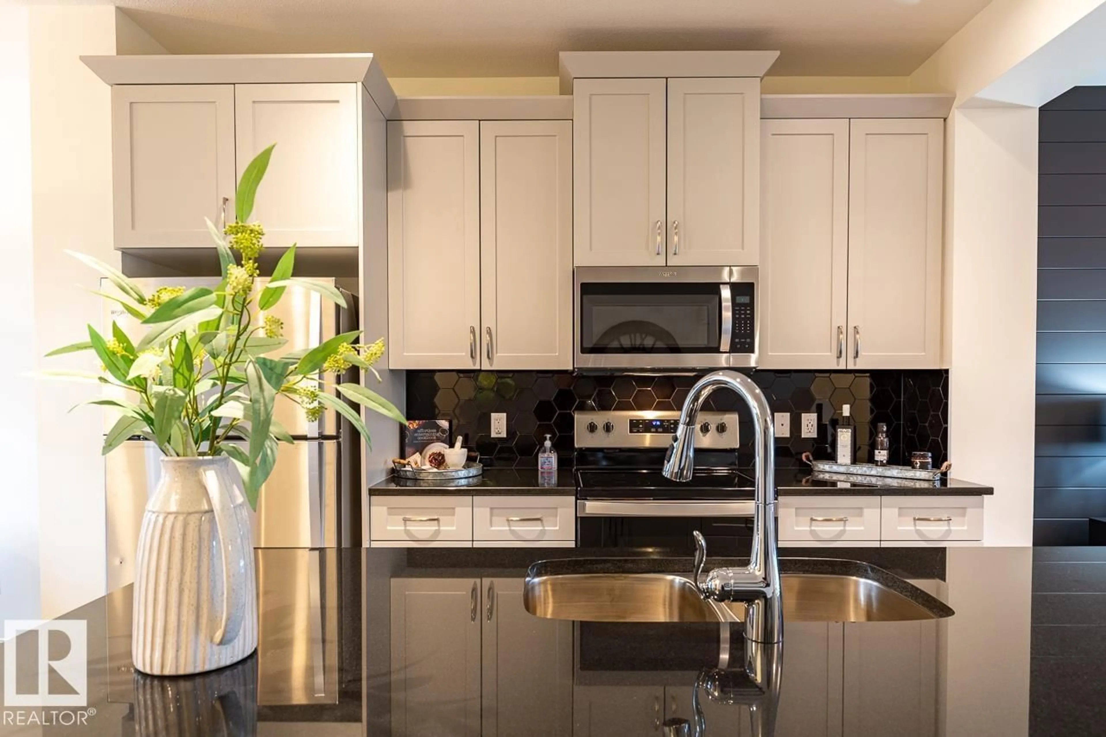 Contemporary kitchen, ceramic/tile floor for 21 RENWYCK PL, Spruce Grove Alberta T7X3G5