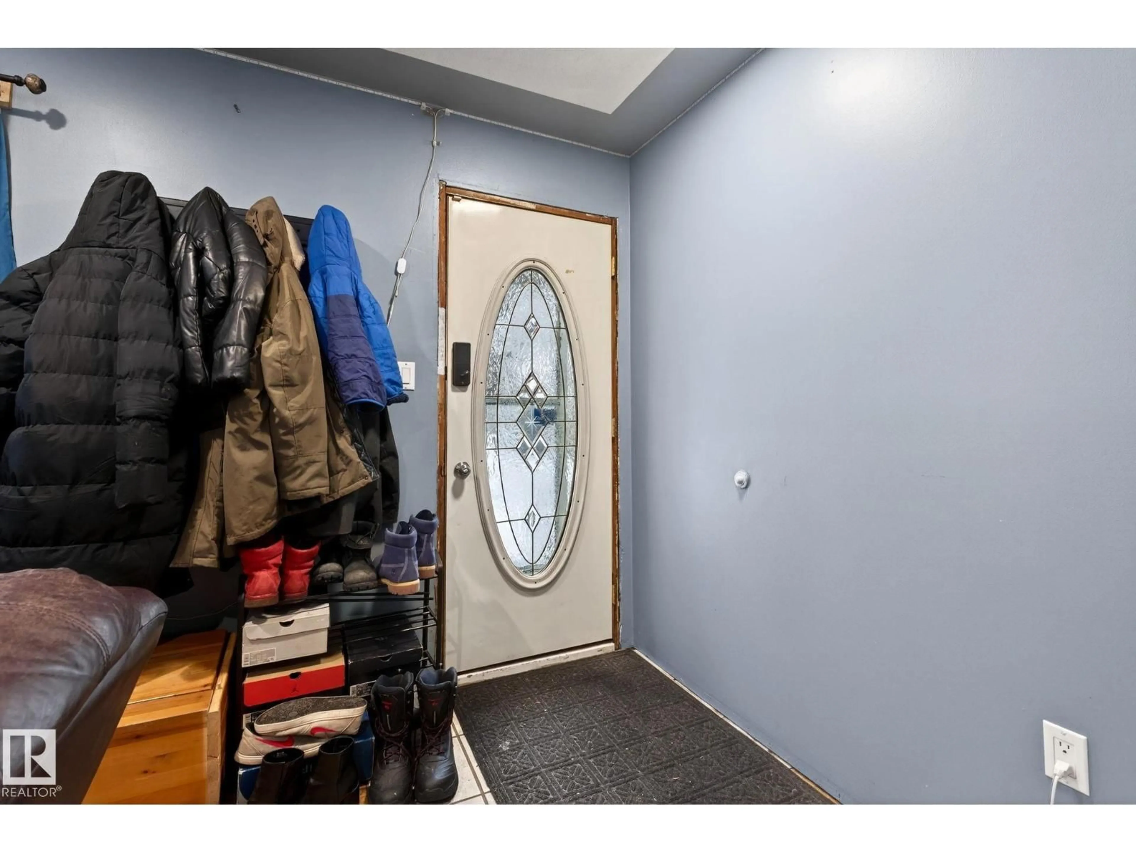 Indoor entryway for 21 SHERIDAN DR, St. Albert Alberta T8N0J1