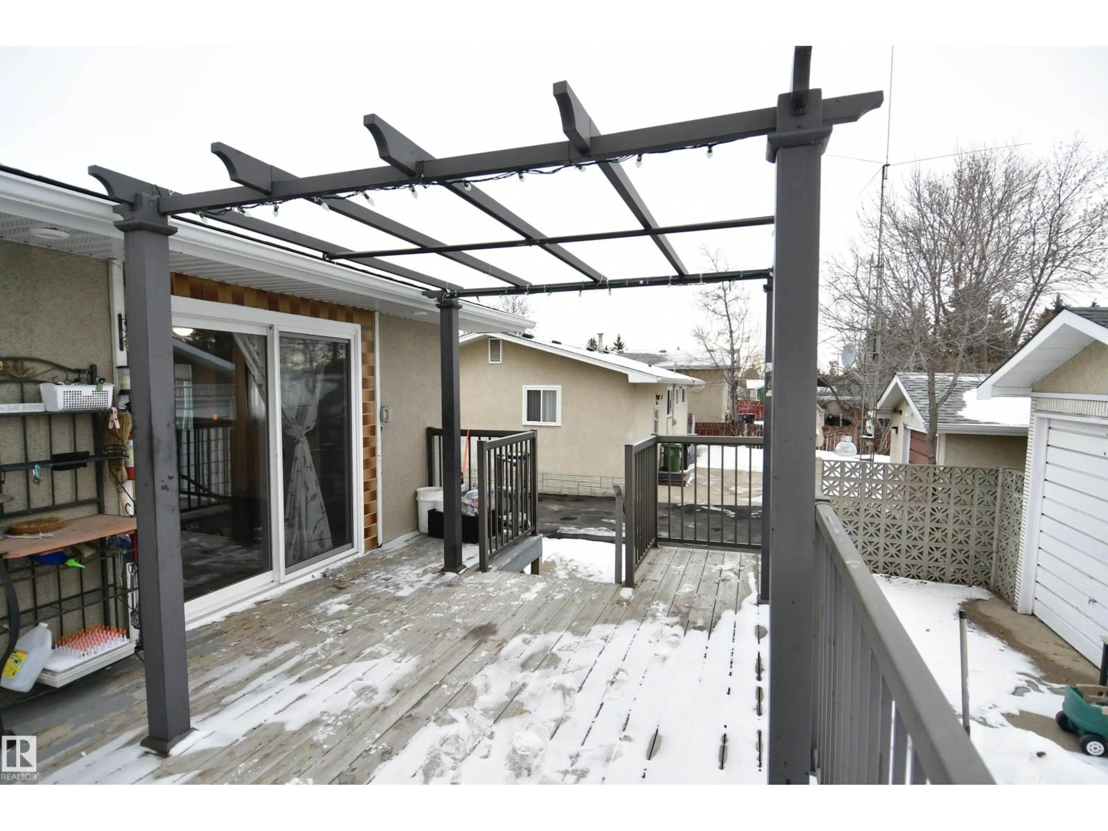 Patio, street for 5012 54 AV, Leduc Alberta T9E5L5