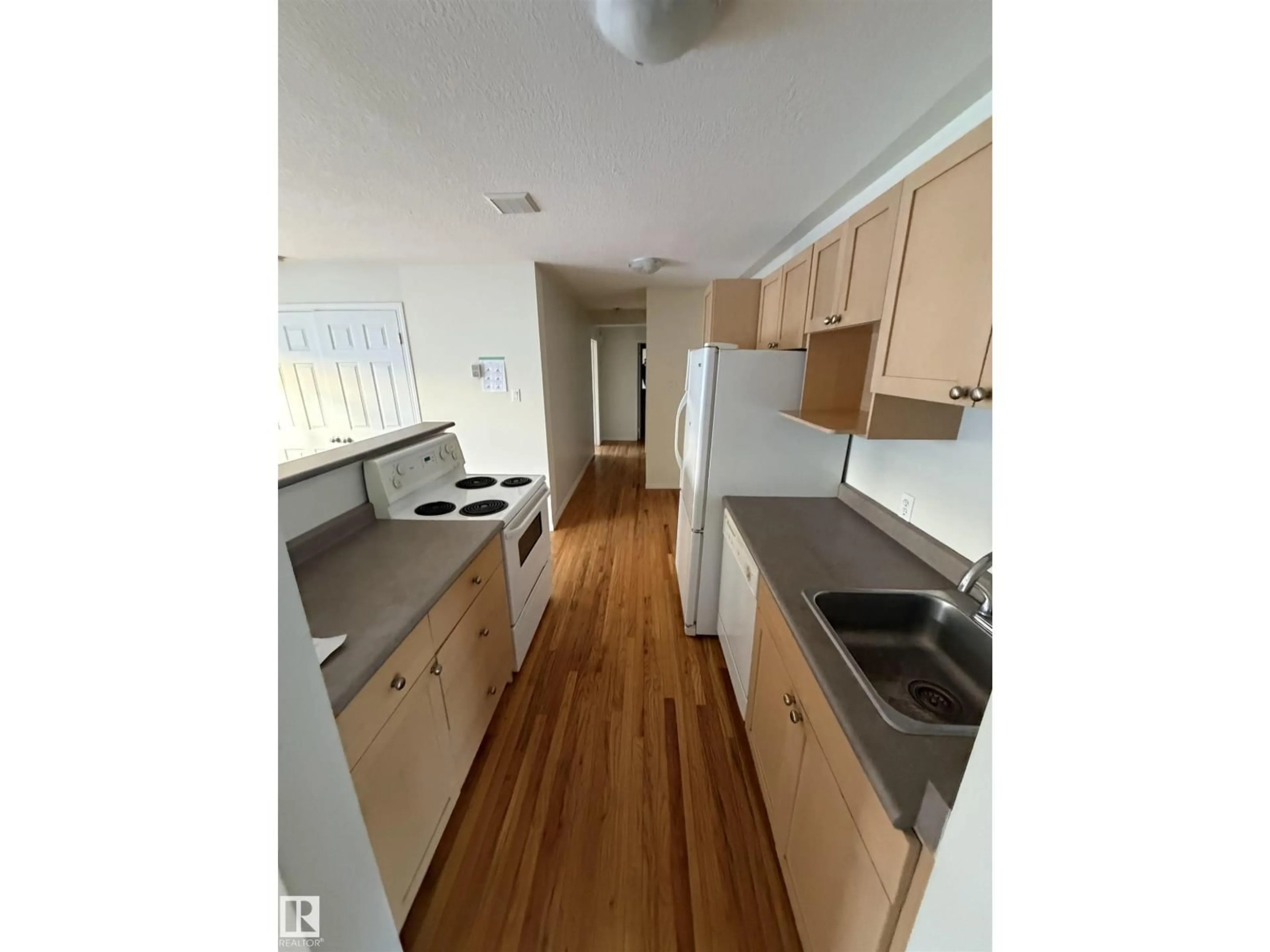 Standard kitchen, unknown for 13 - 11008 124 ST NW, Edmonton Alberta T5M0J4