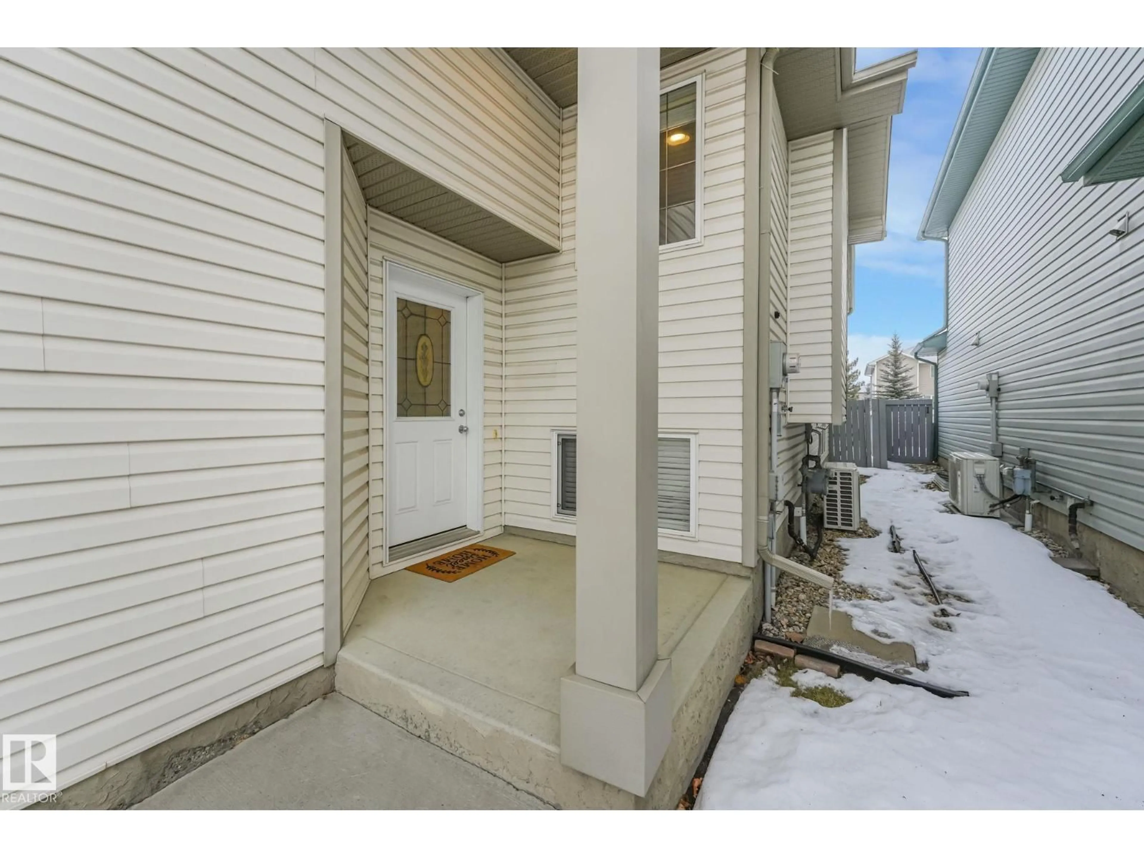 Indoor entryway for 116 CASTLE DR, Edmonton Alberta T5X6J1