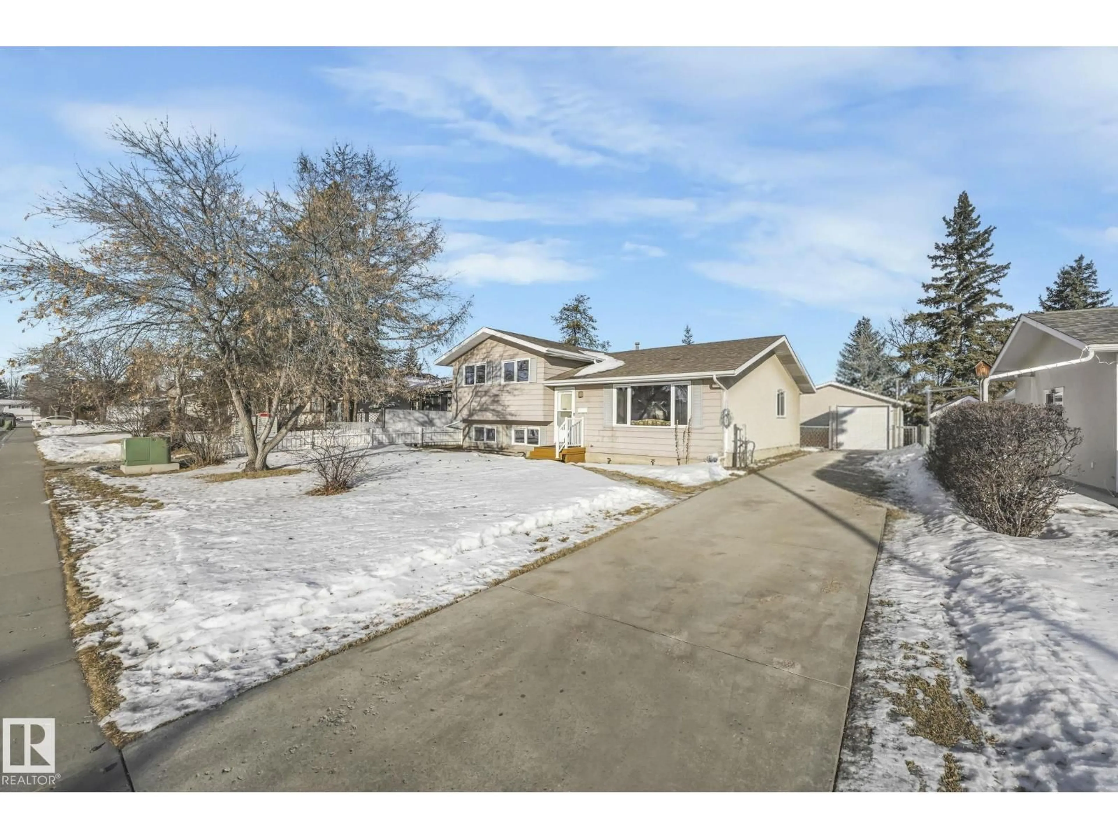 A pic from outside/outdoor area/front of a property/back of a property/a pic from drone, street for 5108 55 AV, Leduc Alberta T9E5N6