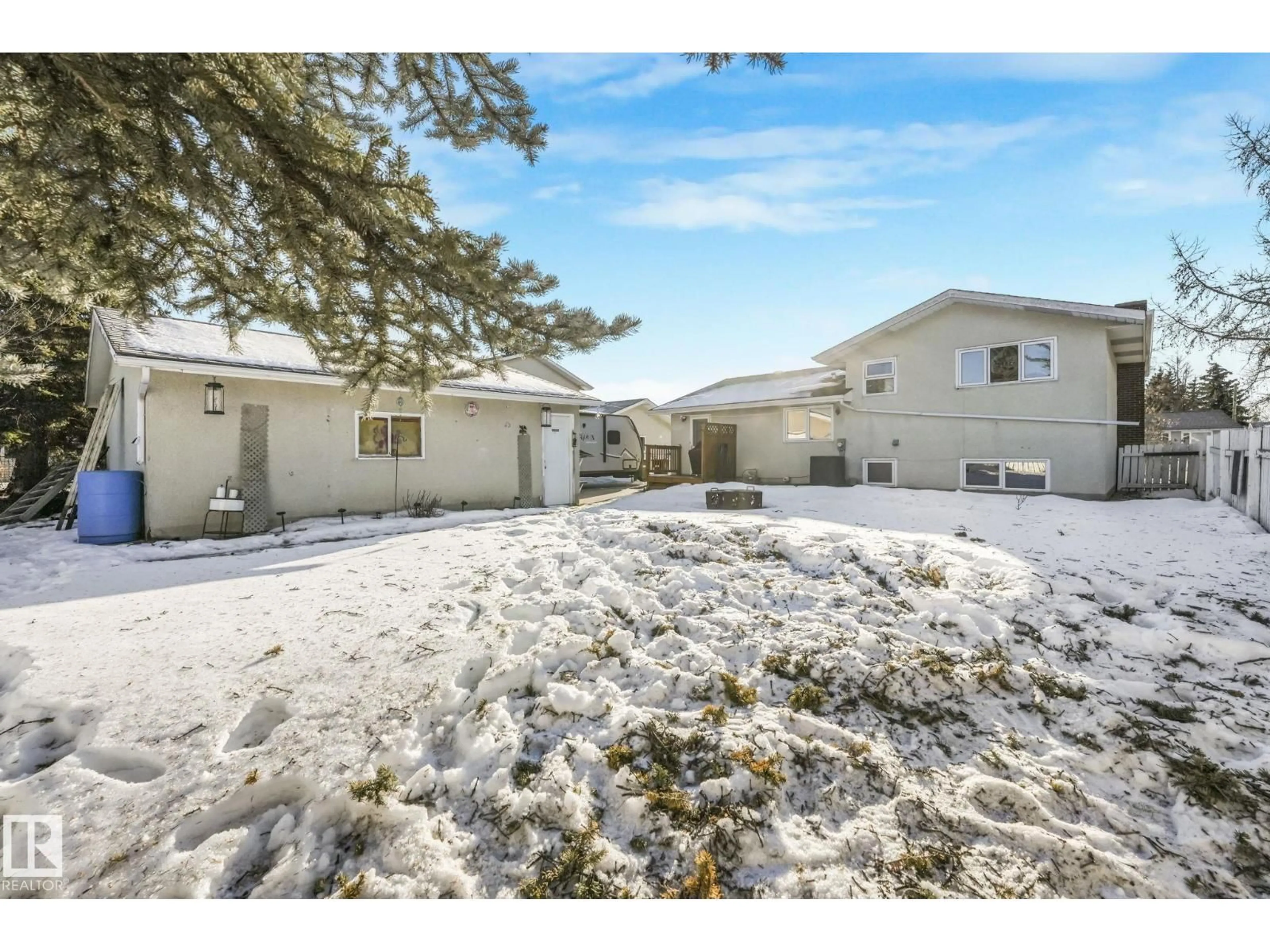 A pic from outside/outdoor area/front of a property/back of a property/a pic from drone, street for 5108 55 AV, Leduc Alberta T9E5N6