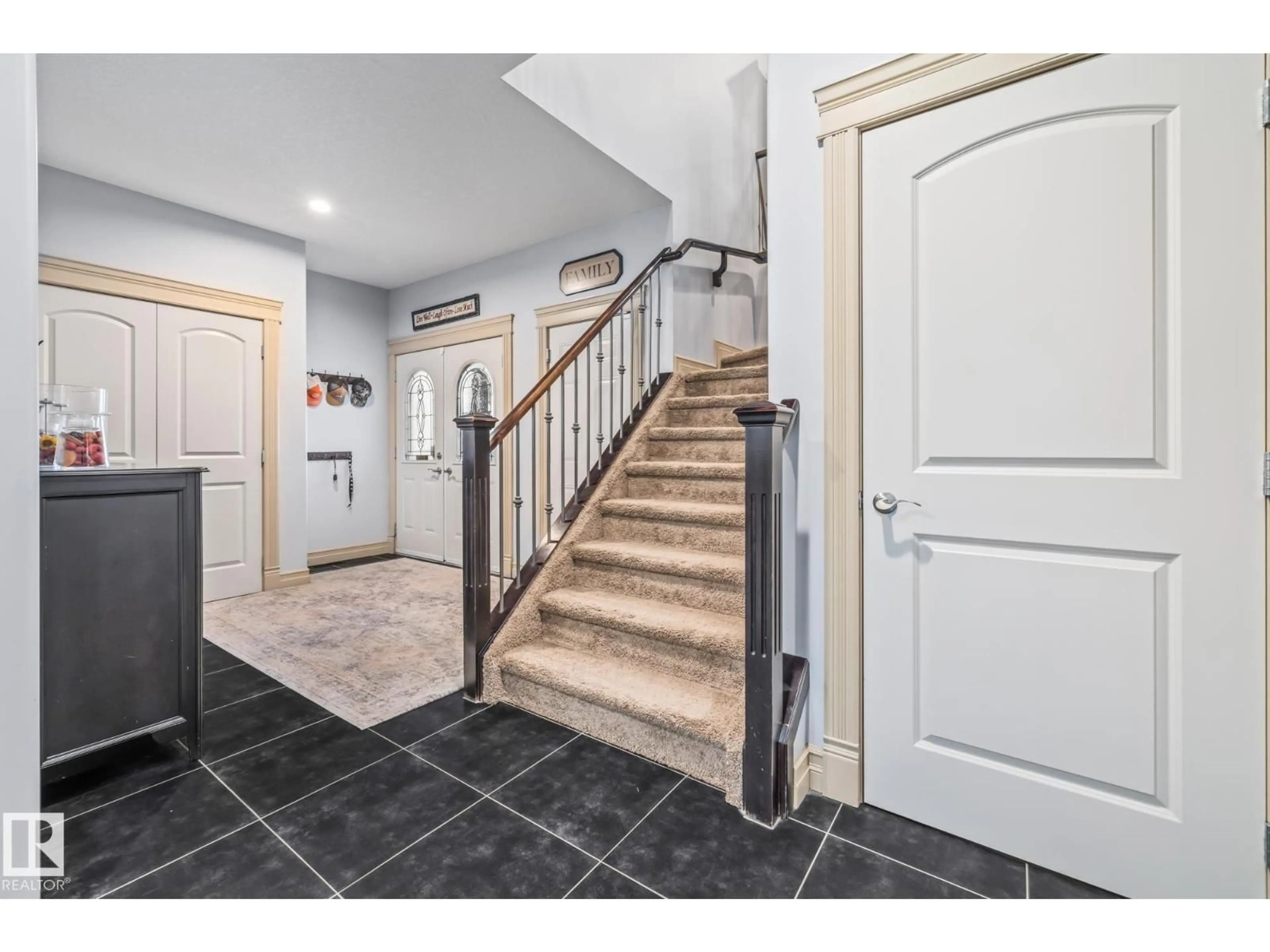 Indoor foyer for NW - 6005 56 AV, Beaumont Alberta T4X0G8