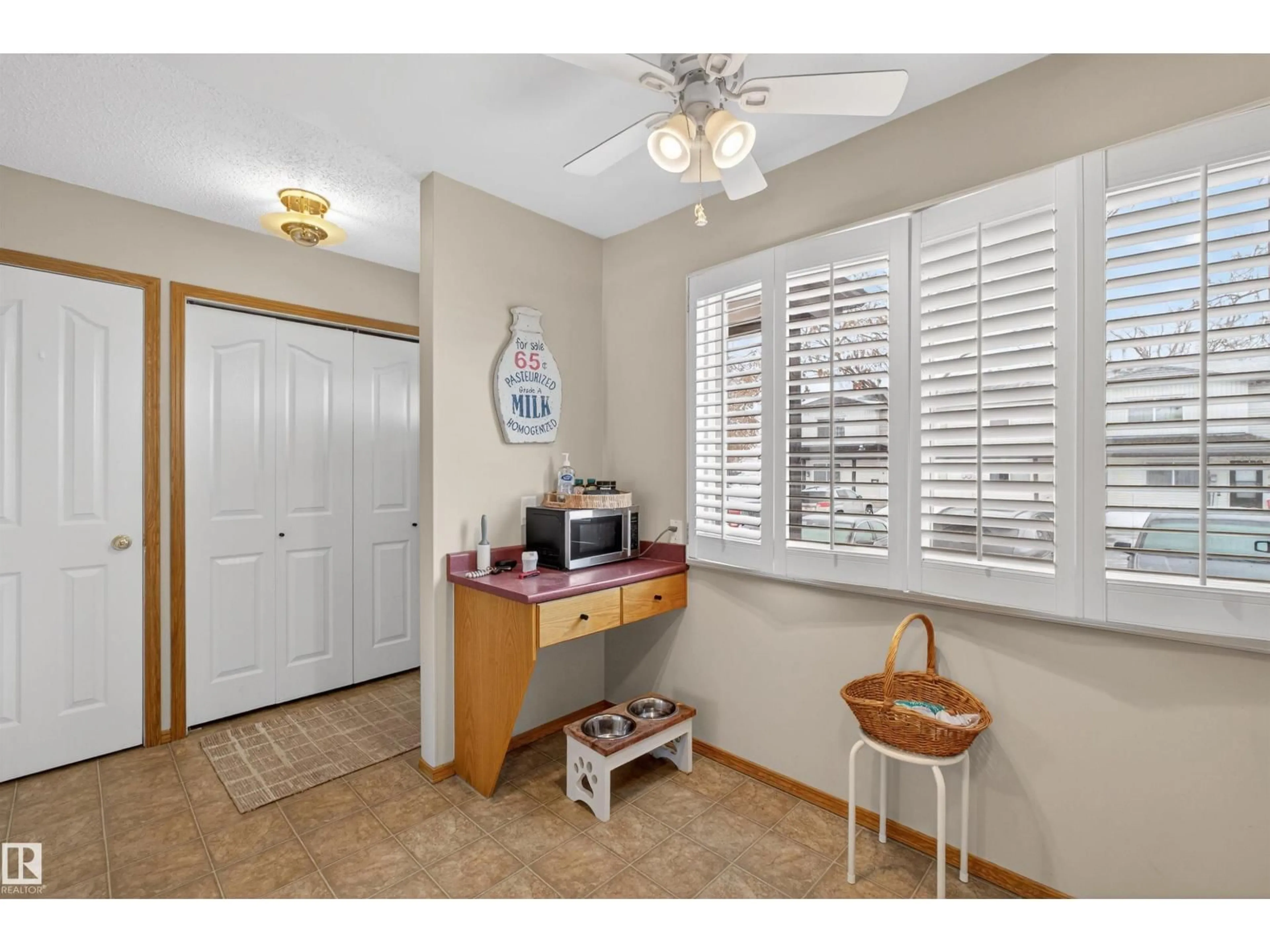 Indoor entryway for NW - 14648 54 ST, Edmonton Alberta T5A4L5