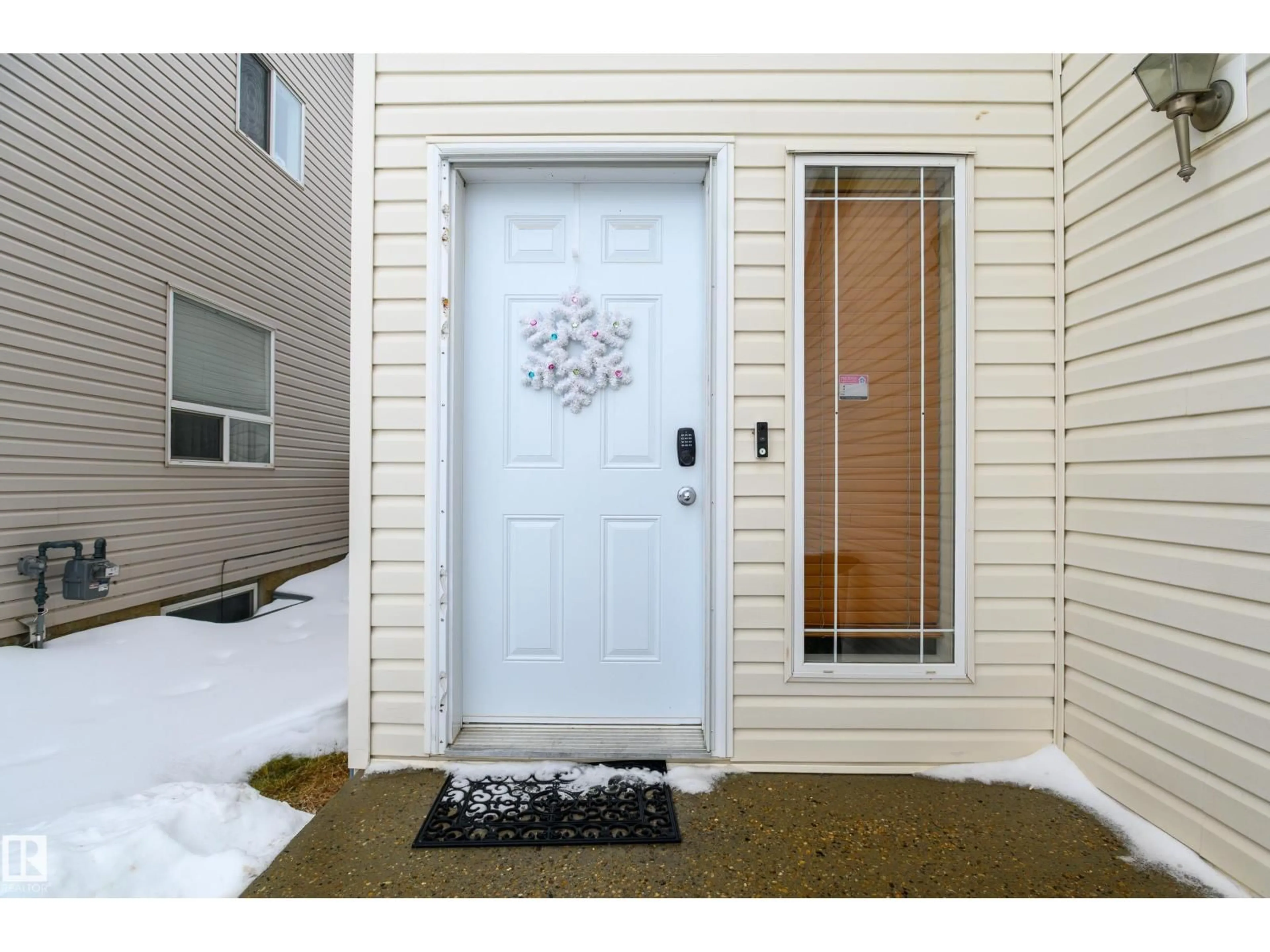 Indoor entryway for 15722 141 ST, Edmonton Alberta T6V1T4