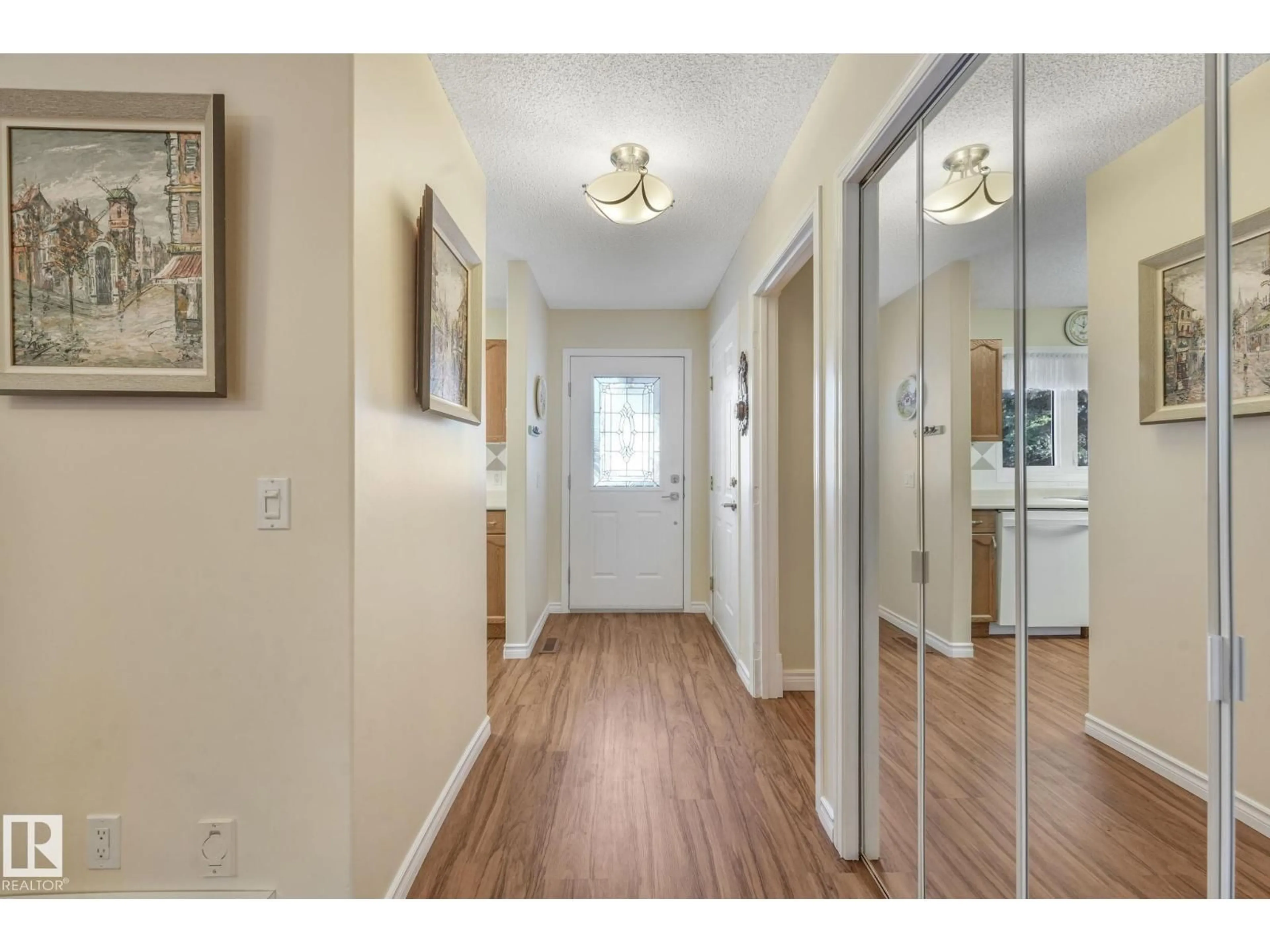 Indoor entryway for 168 KINGSWOOD BV, St. Albert Alberta T8N6Z2