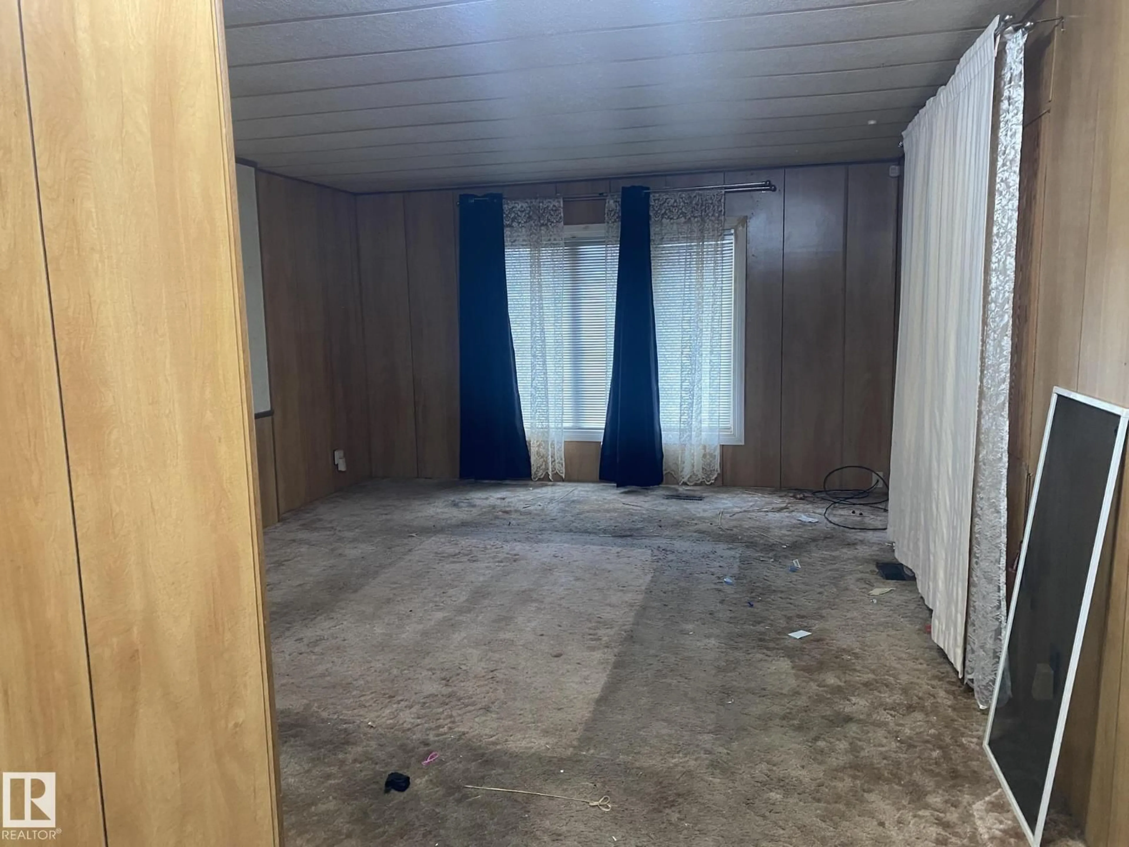 A pic of a room for 20 WEST VIEW BV, Edmonton Alberta T5S1T5