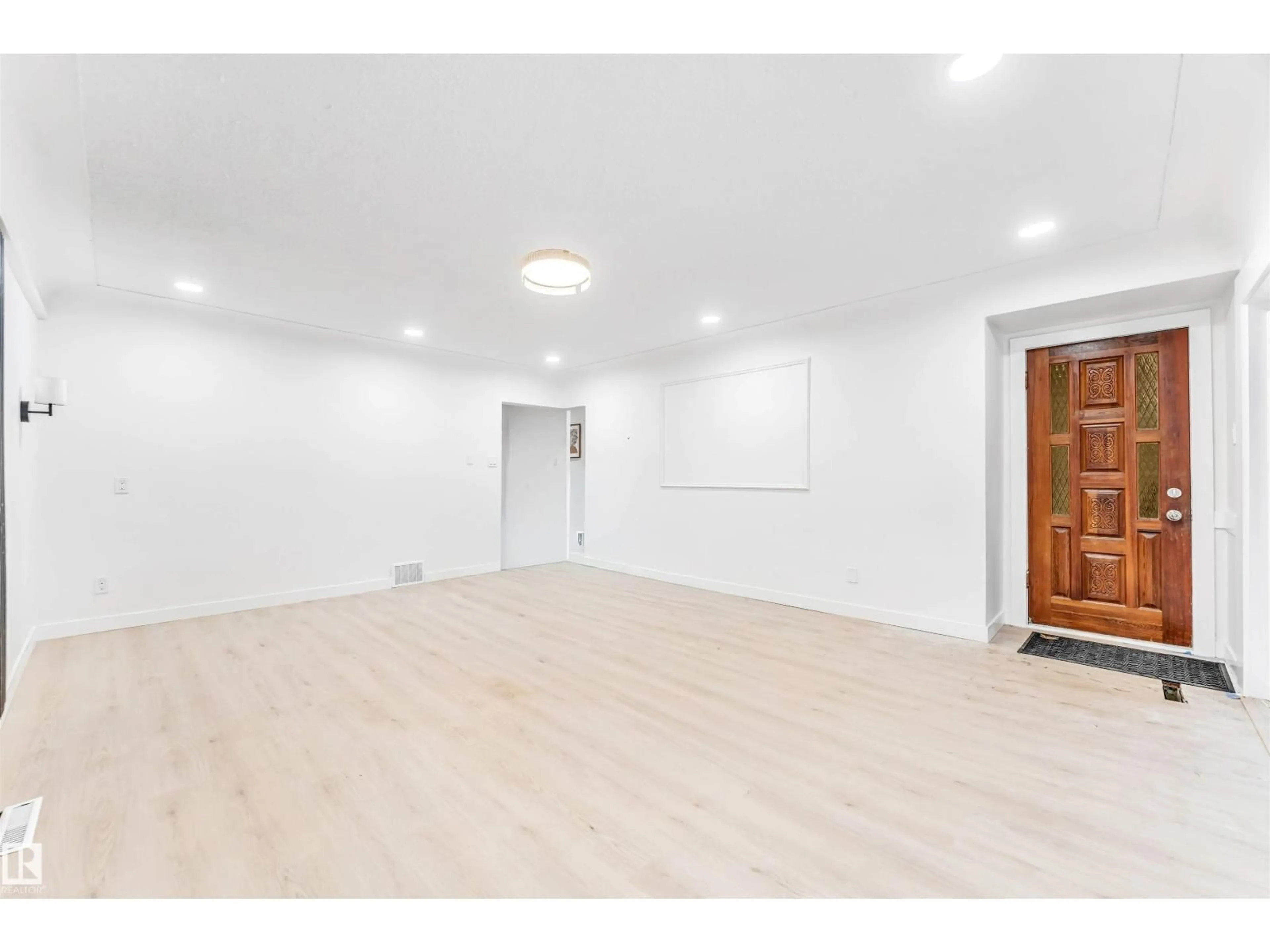 A pic of a room for NW - 12423 91 ST, Edmonton Alberta T5B4C7