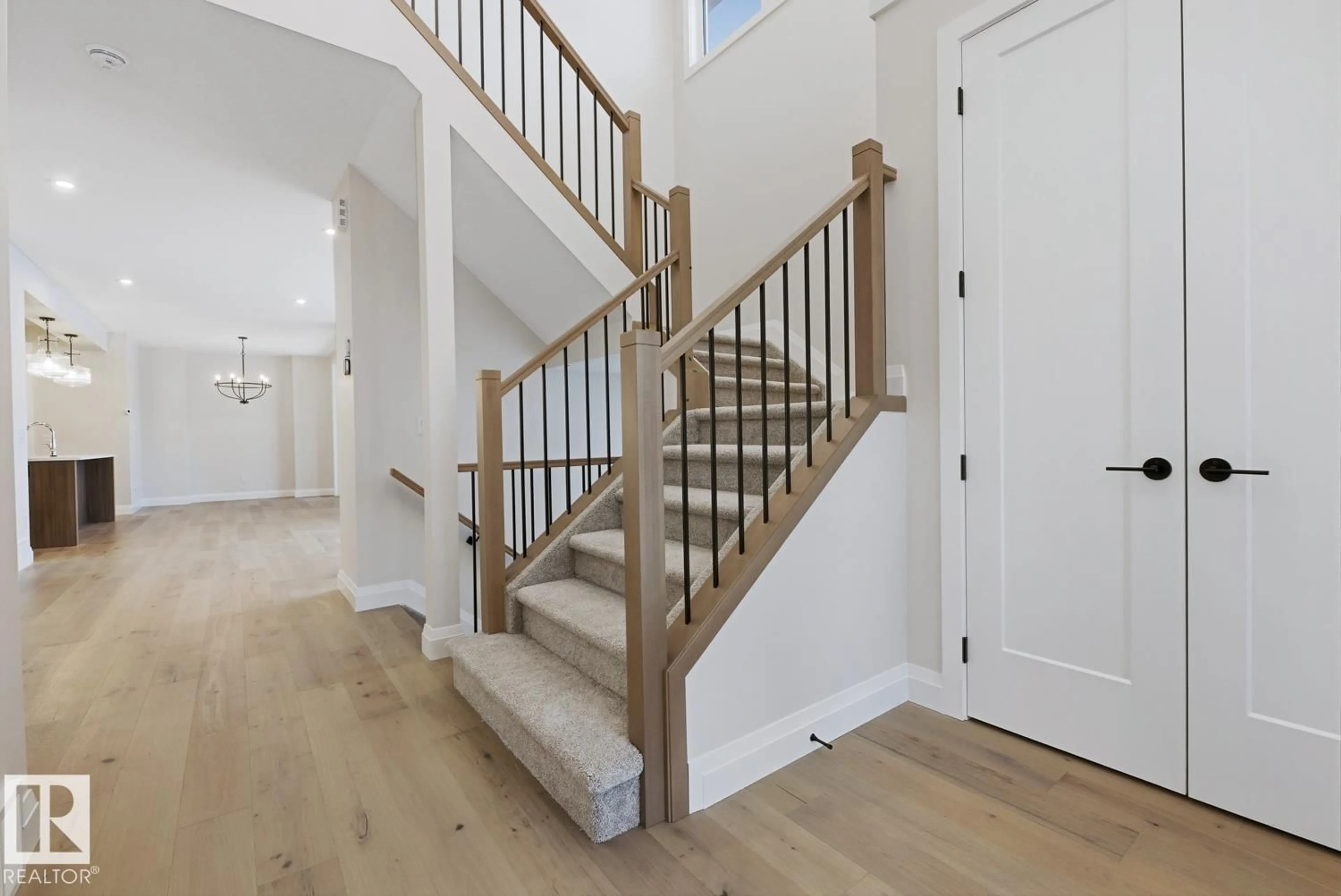 Stairs for 6704 CRAWFORD WY, Edmonton Alberta T6W4L7